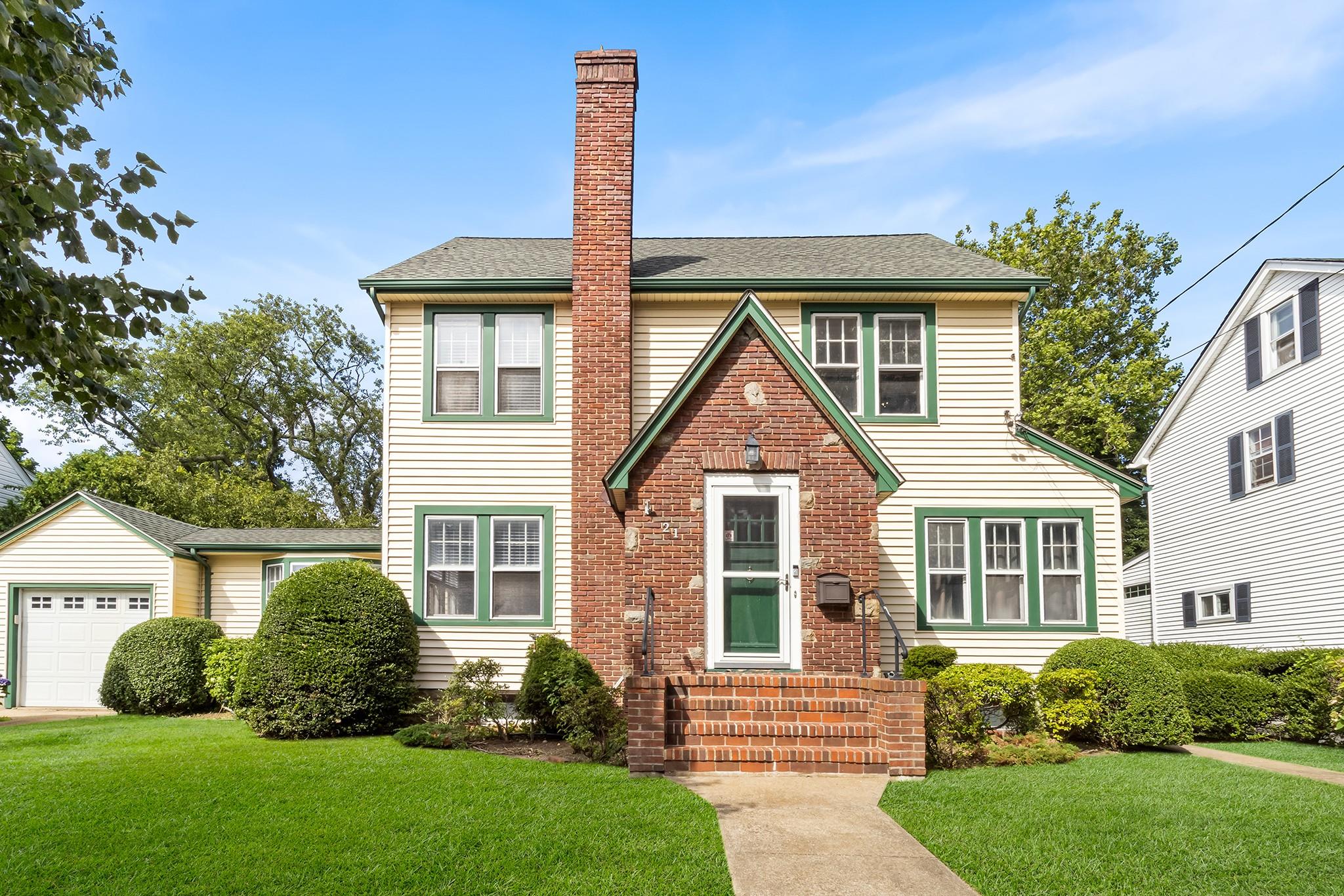 #1 photo, 21 Columbia Place, Merrick , NY 11566