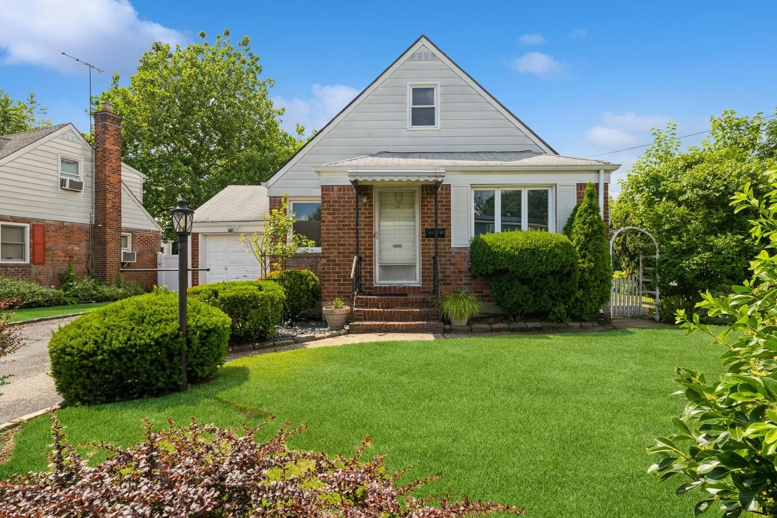 #1 photo, 14 Albany Street, 長島 Elmont , NY 11003