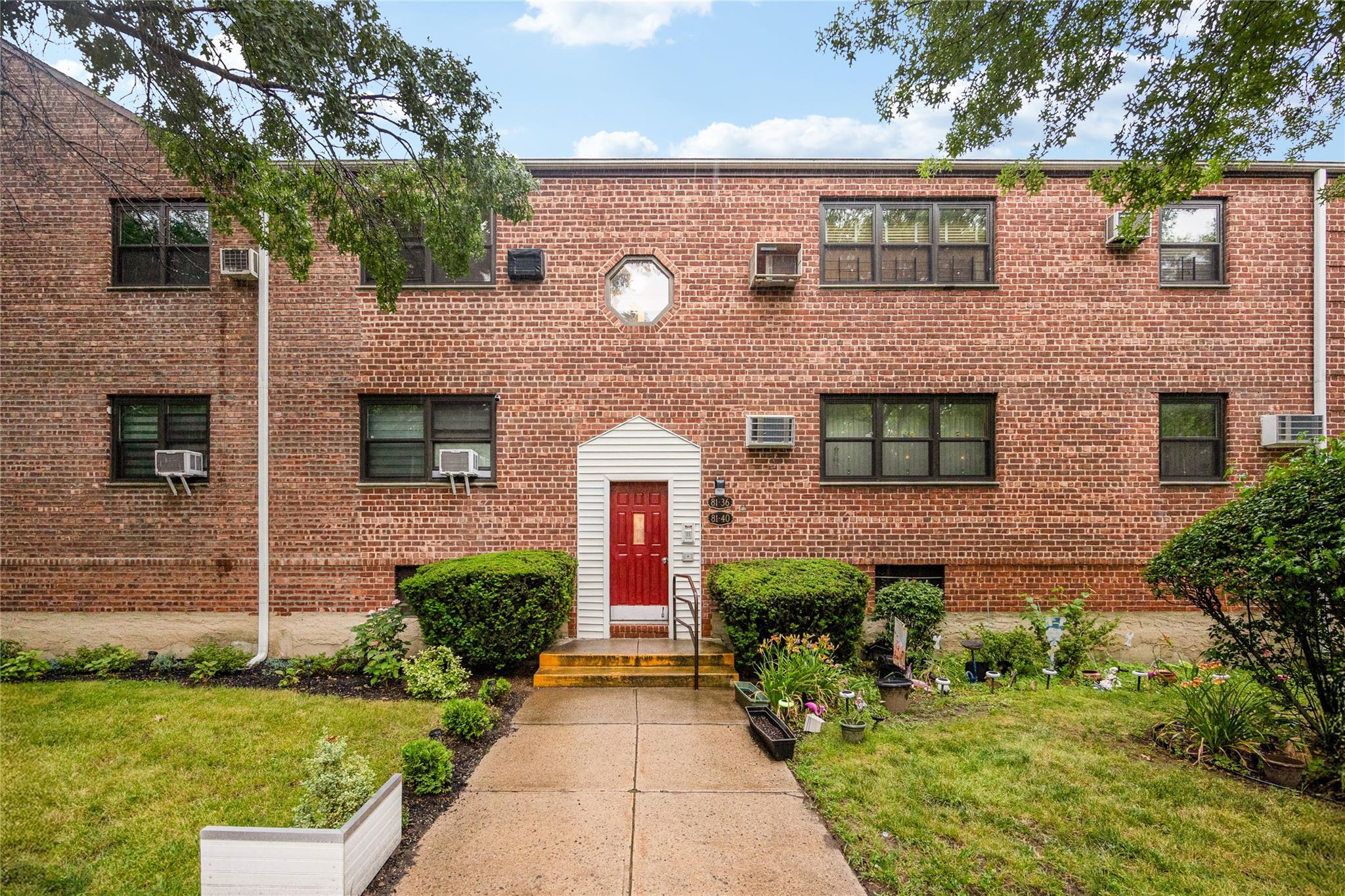 #1 photo, 8136 156th Avenue, 皇后區 霍華德灘 Howard Beach , NY 11414