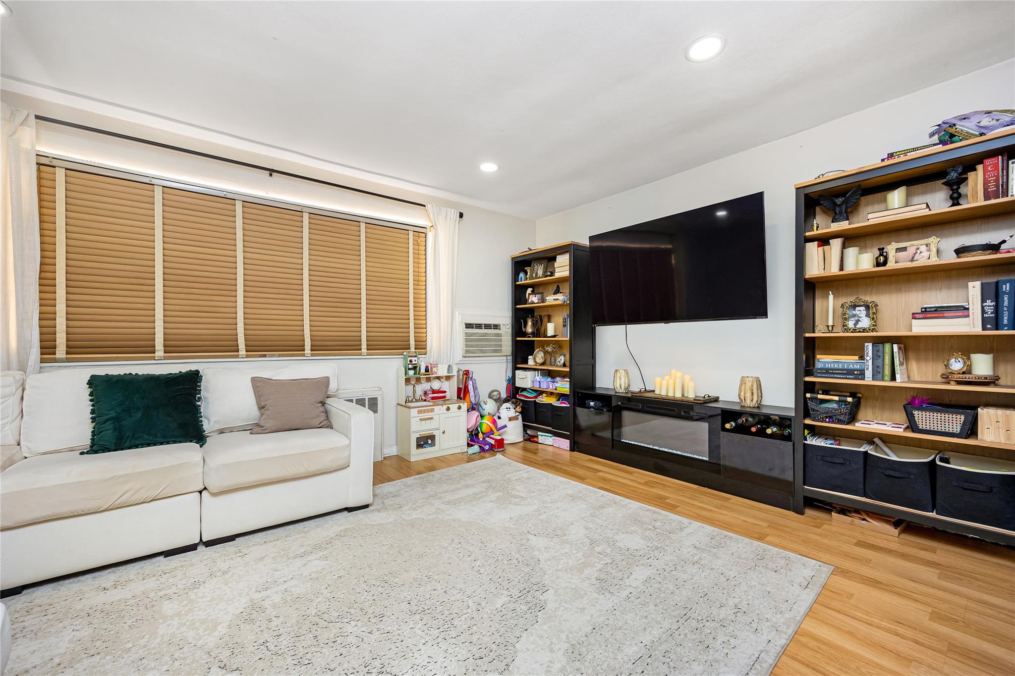 #5 photo, 8136 156th Avenue, クイーンズ区 Howard Beach , NY 11414