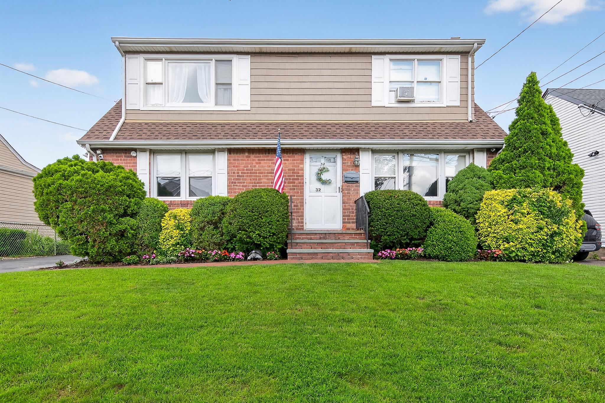 #1 photo, 32 Roosevelt Court, Westbury , NY 11590
