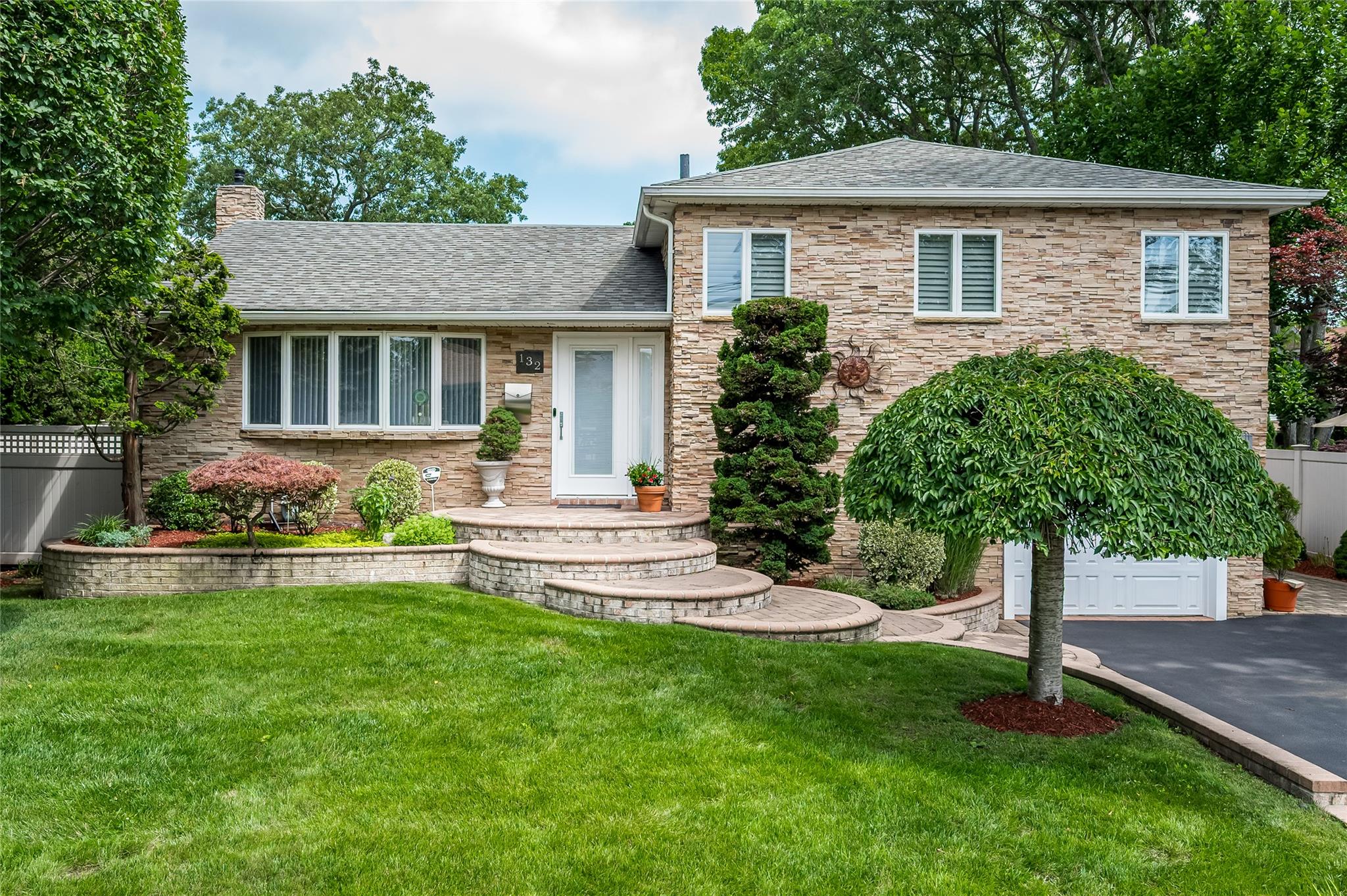 #1 photo, 132 North Drive, 長島 Massapequa , NY 11758
