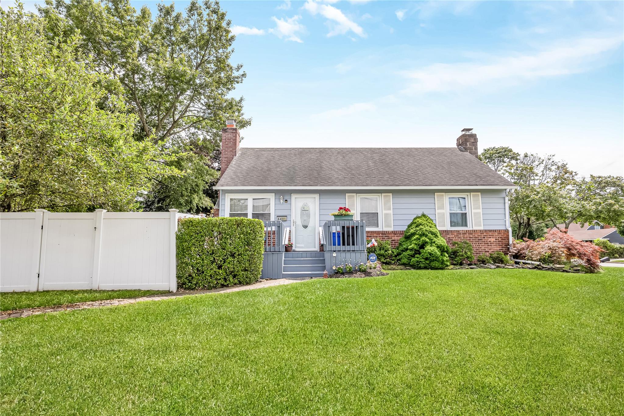 #1 photo, 84 Parkdale Drive, 東長島 North Babylon , NY 11703