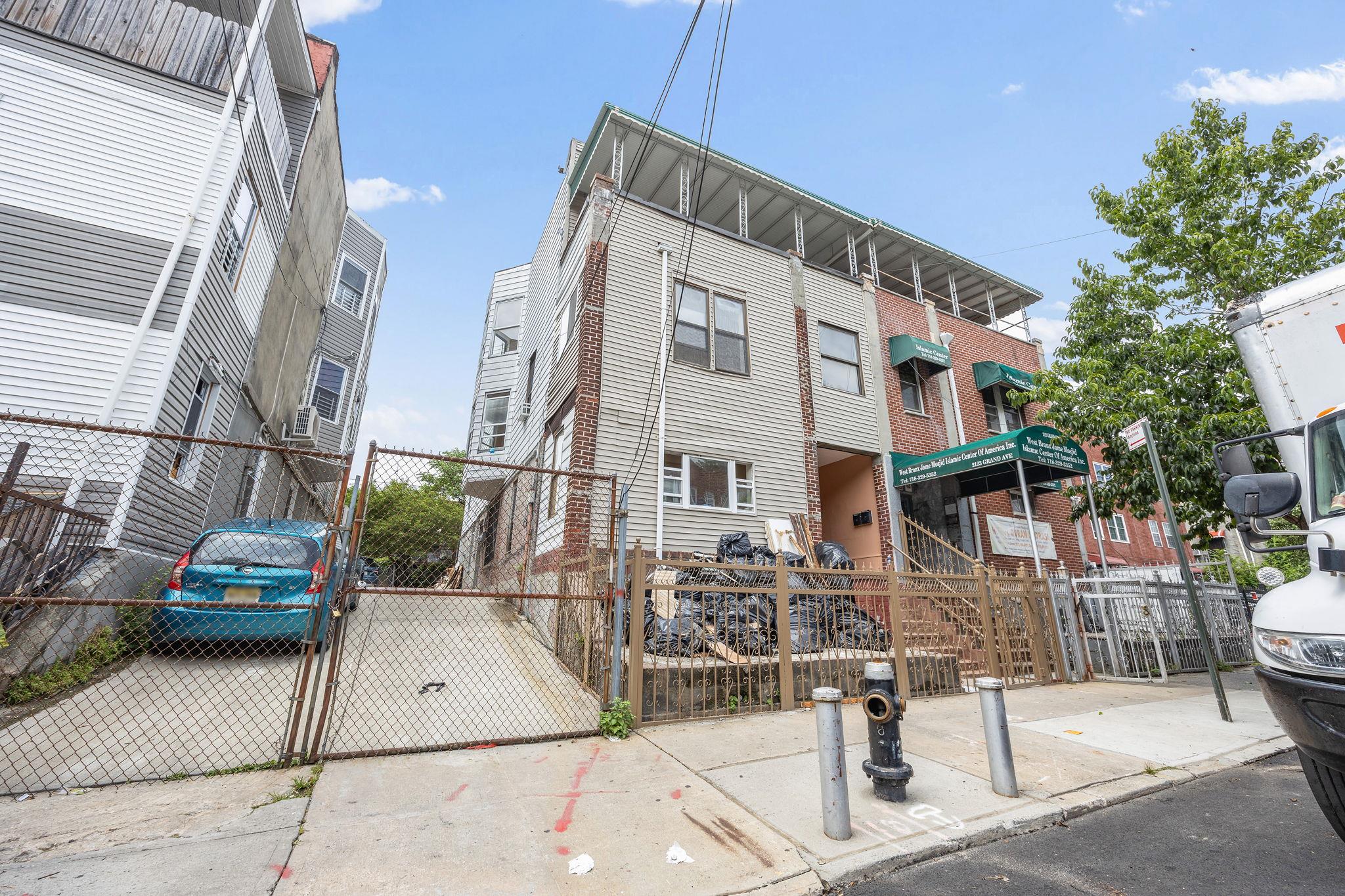 #1 photo, 2121 Grand Avenue, 布朗士 Bronx , NY 10453