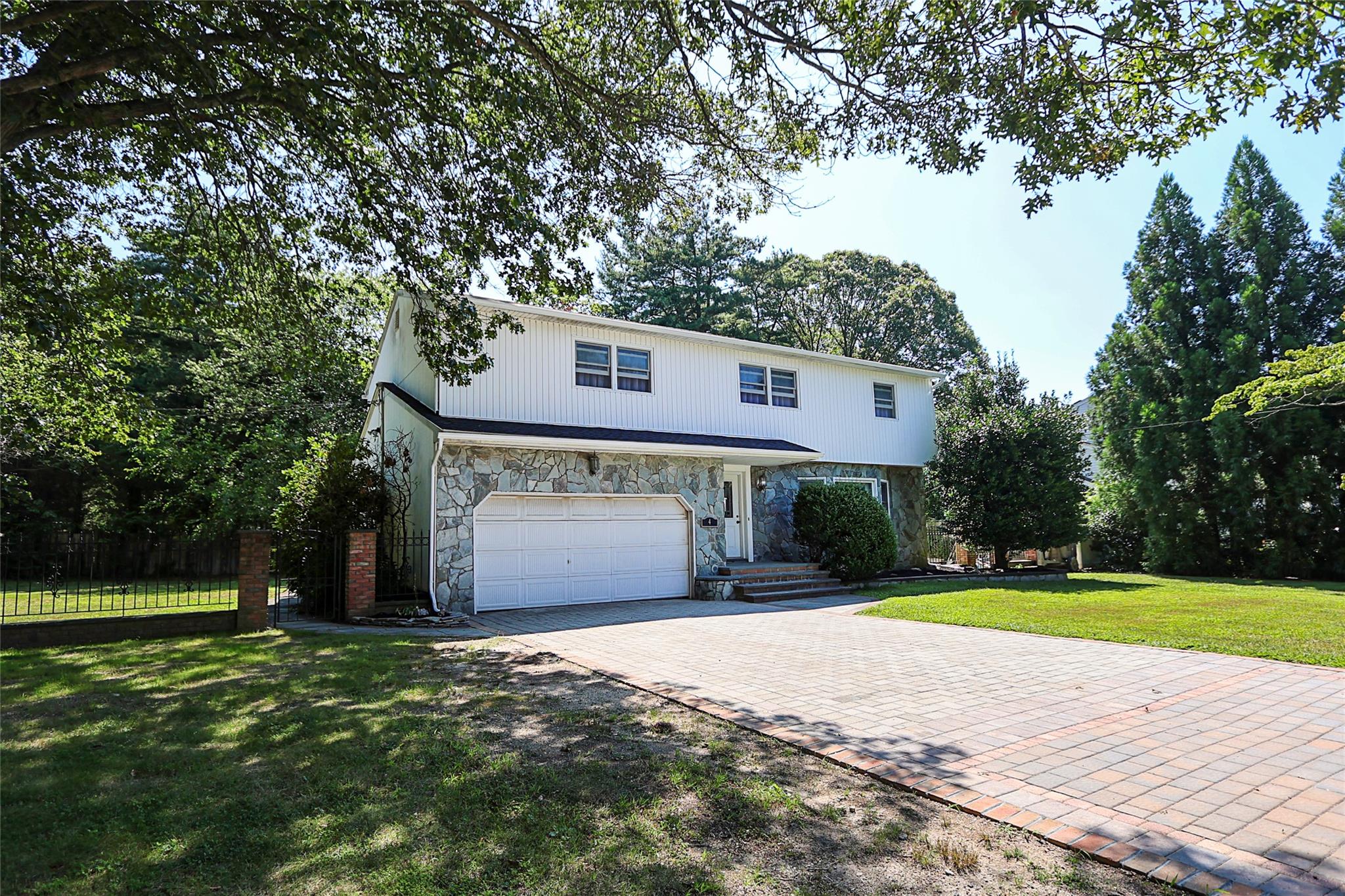 #1 photo, 4 Terry Court, 東長島 North Babylon , NY 11703