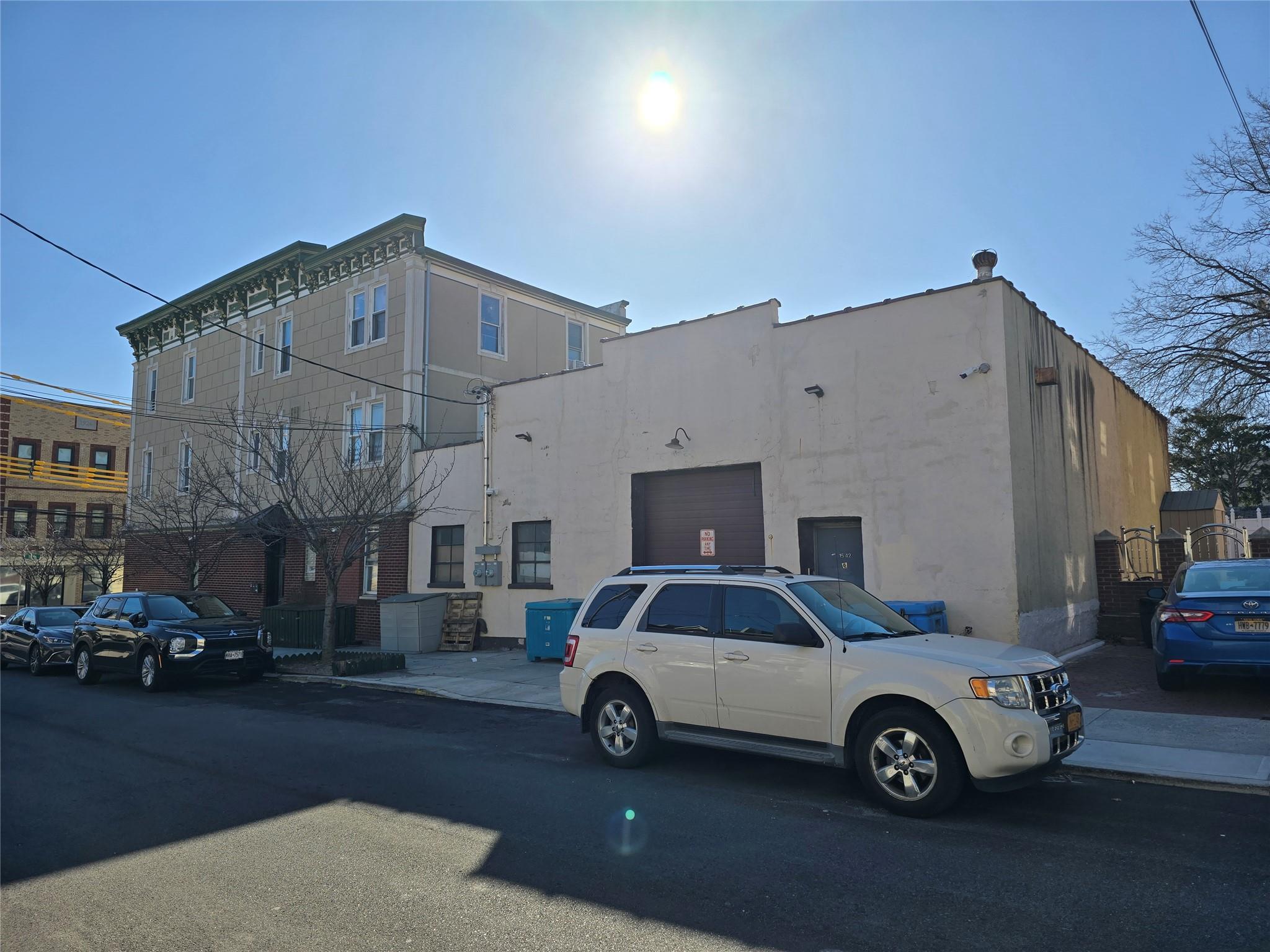 #1 photo, 124-17 18 Avenue, 皇后區 大學點 College Point , NY 11356