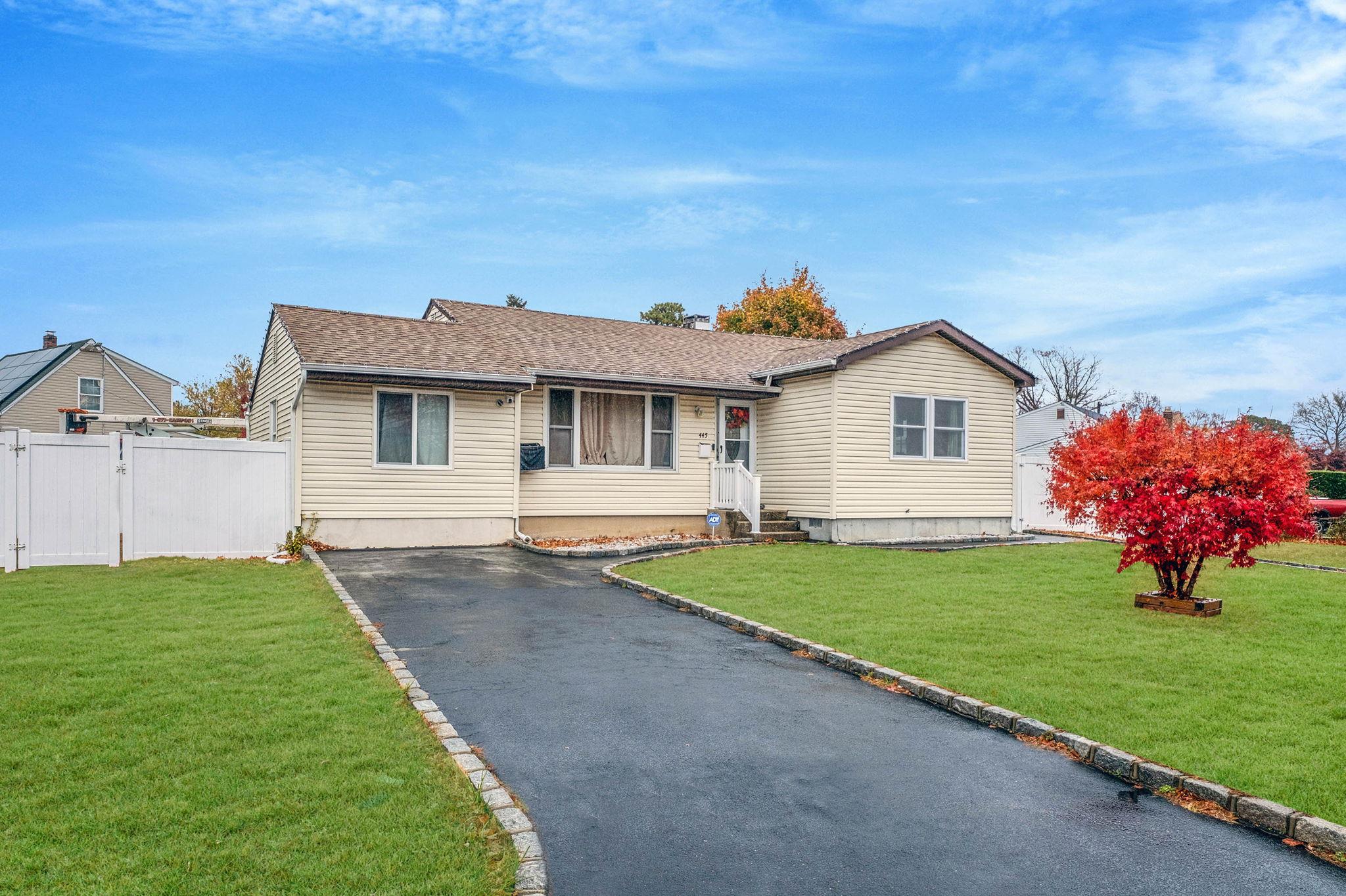 #1 photo, 445 Madison Avenue, 東長島 Brentwood , NY 11717