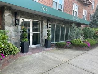 #1 photo, 504 Merrick rd Road, 長島 Lynbrook , NY 11563