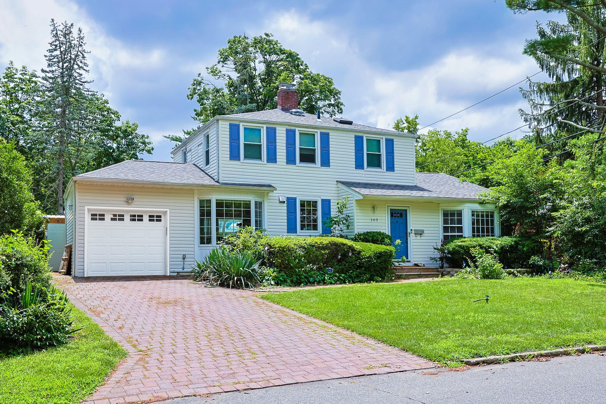 #1 photo, 140 Princeton Street, 長島 罗斯林 Roslyn Heights , NY 11577
