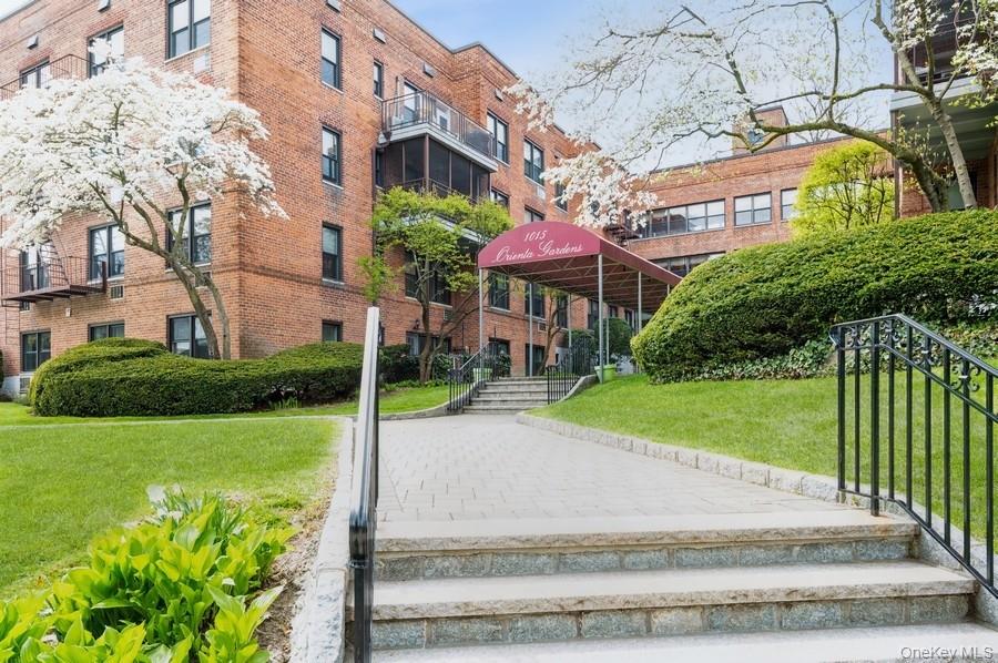 #4 photo, 1015 Old Post Road, Mamaroneck , NY 10543