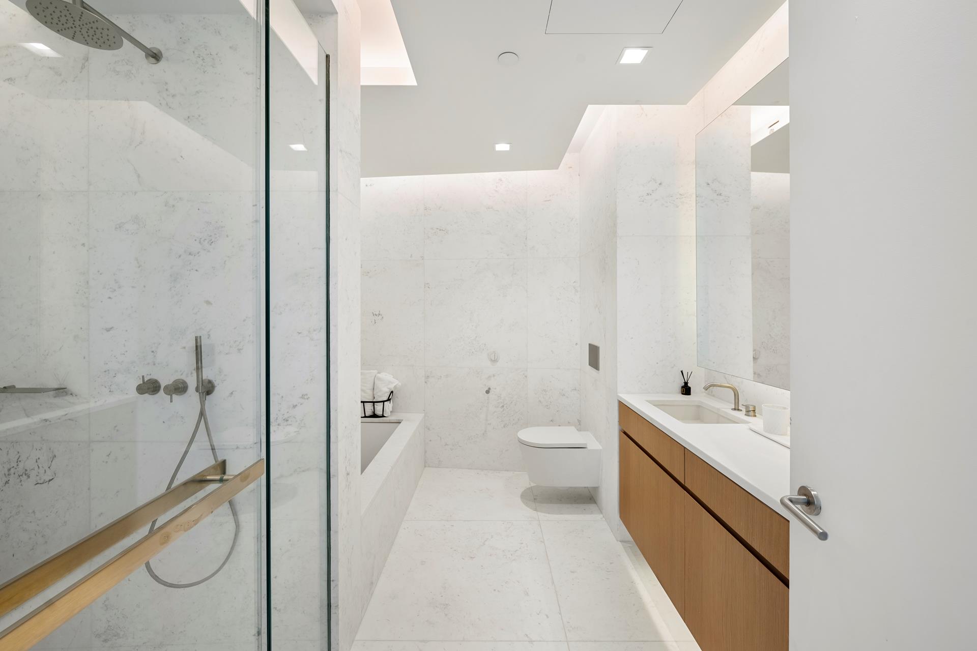 #13 photo, 611 W 56TH Street, マンハッタン Hells Kitchen , NY 10019