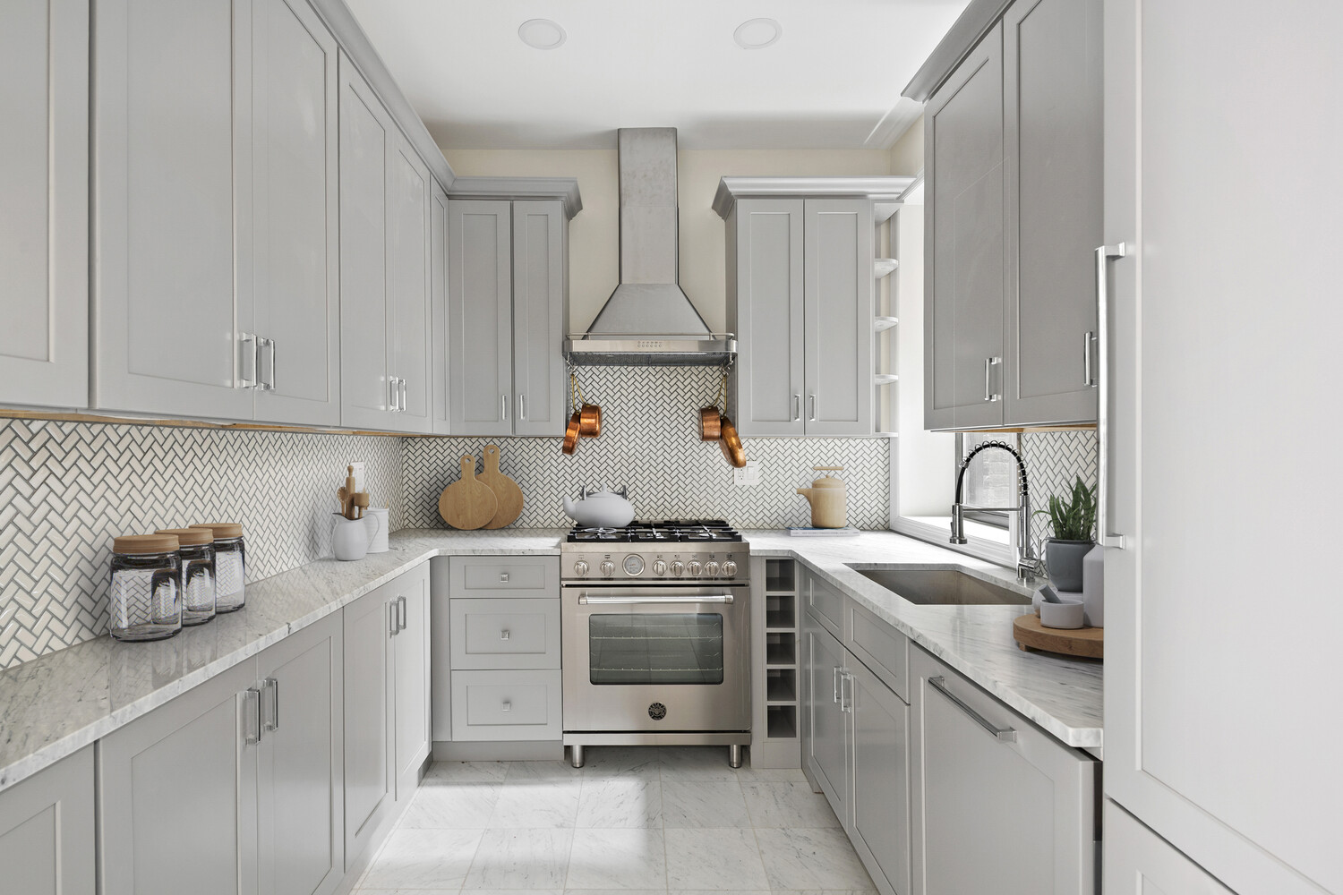 #1 photo, 235 W 108TH Street, 曼哈頓 上西城 Upper West Side , NY 10025