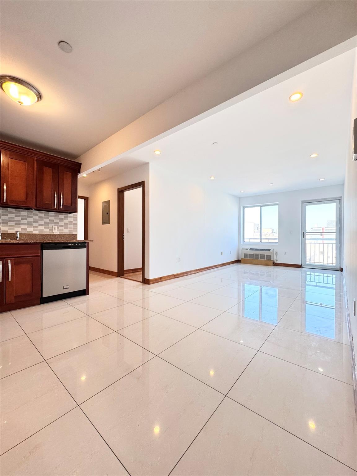 #10 photo, 37-17 111th, クイーンズ区 Corona , NY 11368