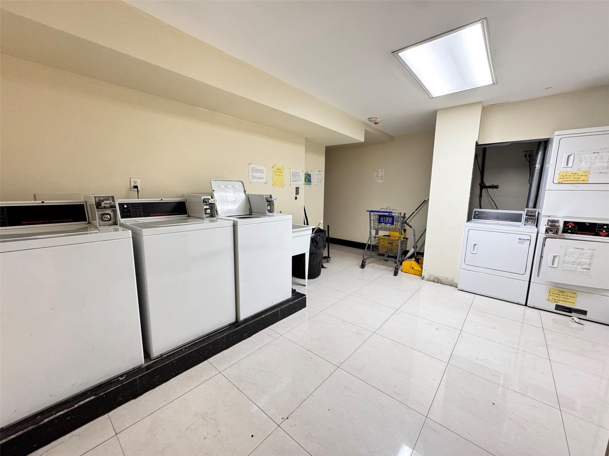 #12 photo, 37-17 111th, クイーンズ区 Corona , NY 11368