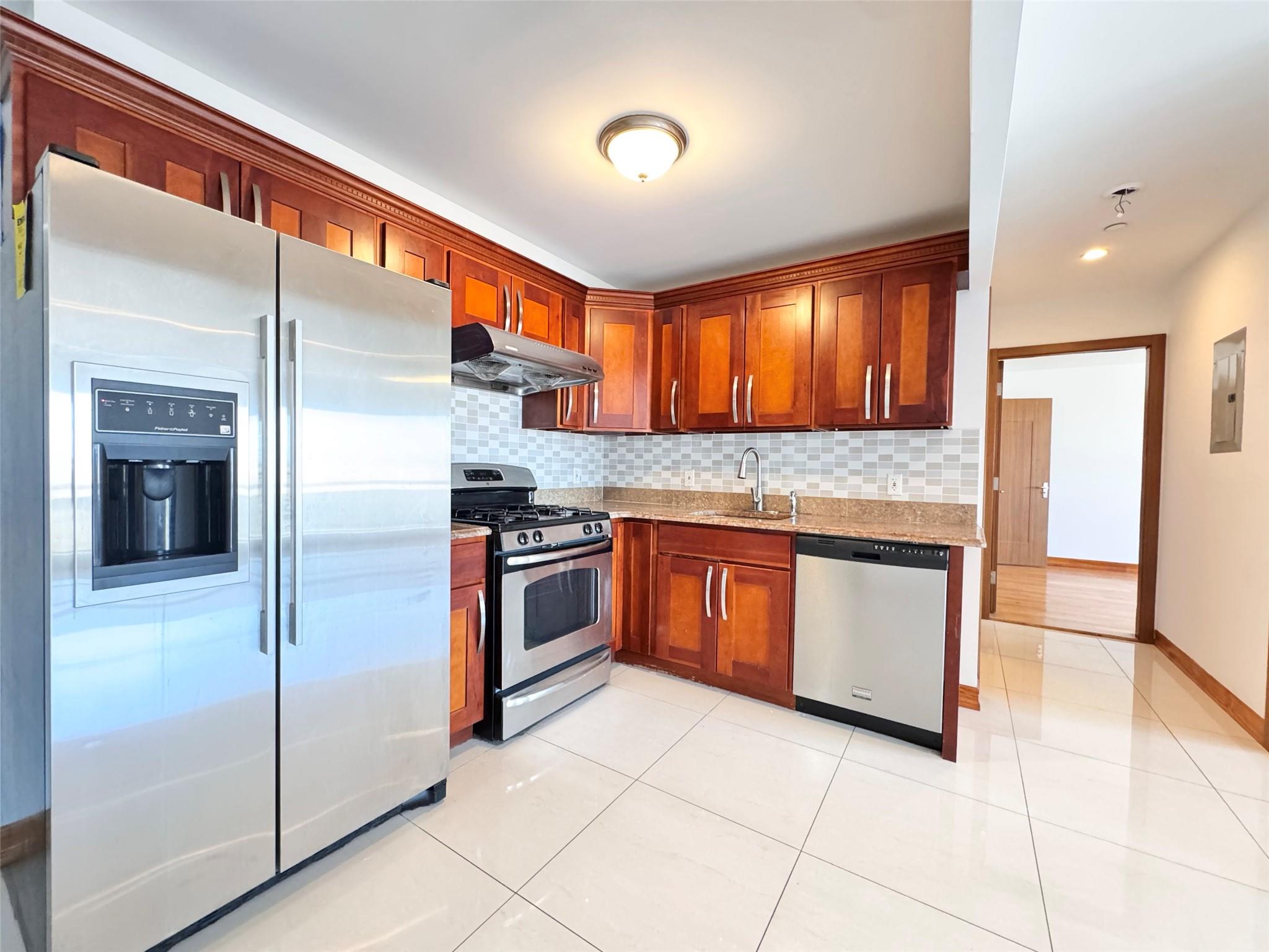 #2 photo, 37-17 111th, クイーンズ区 Corona , NY 11368