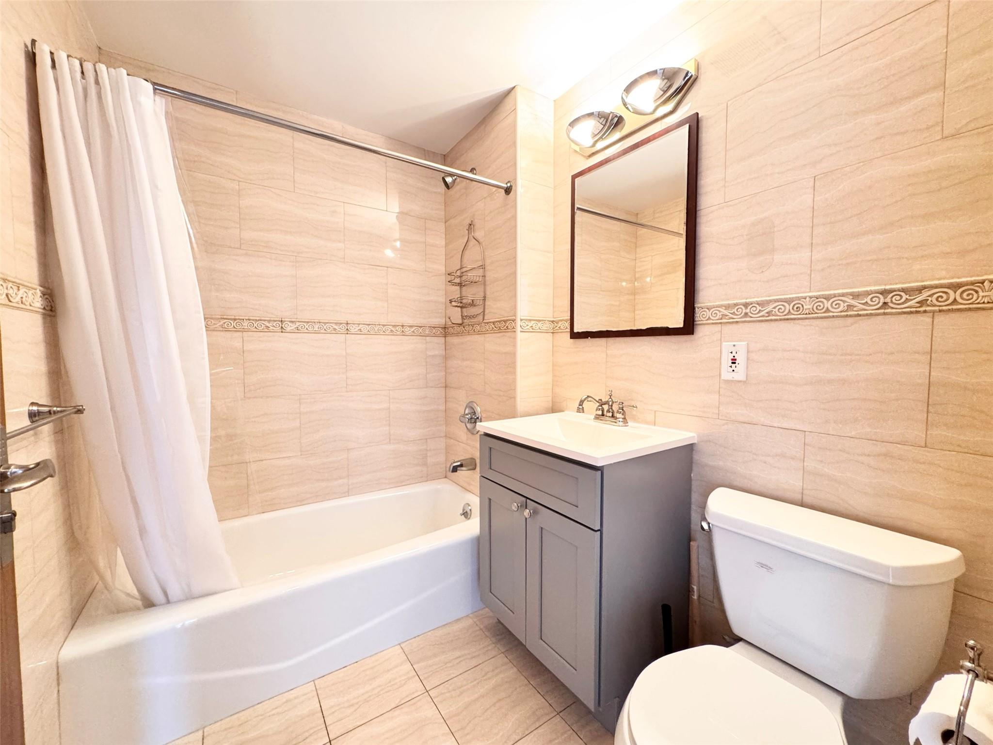 #5 photo, 37-17 111th, クイーンズ区 Corona , NY 11368