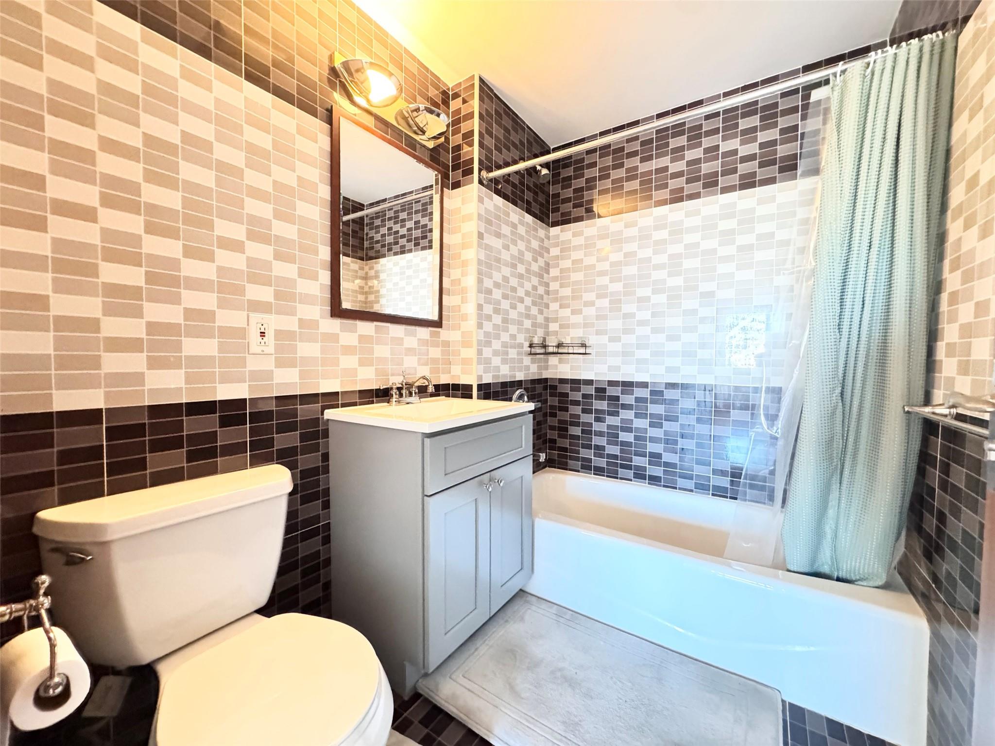 #8 photo, 37-17 111th, クイーンズ区 Corona , NY 11368