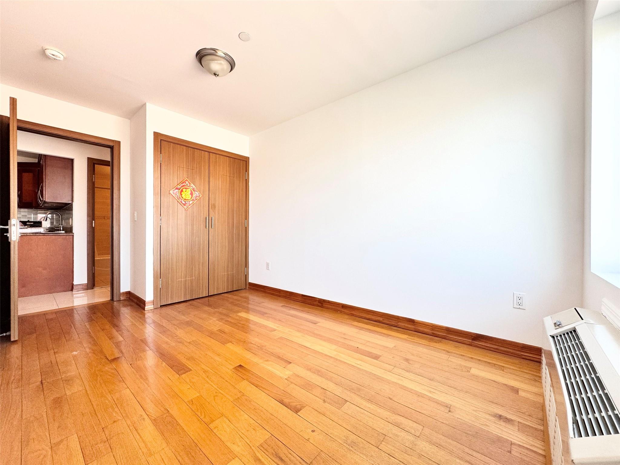 #9 photo, 37-17 111th, クイーンズ区 Corona , NY 11368