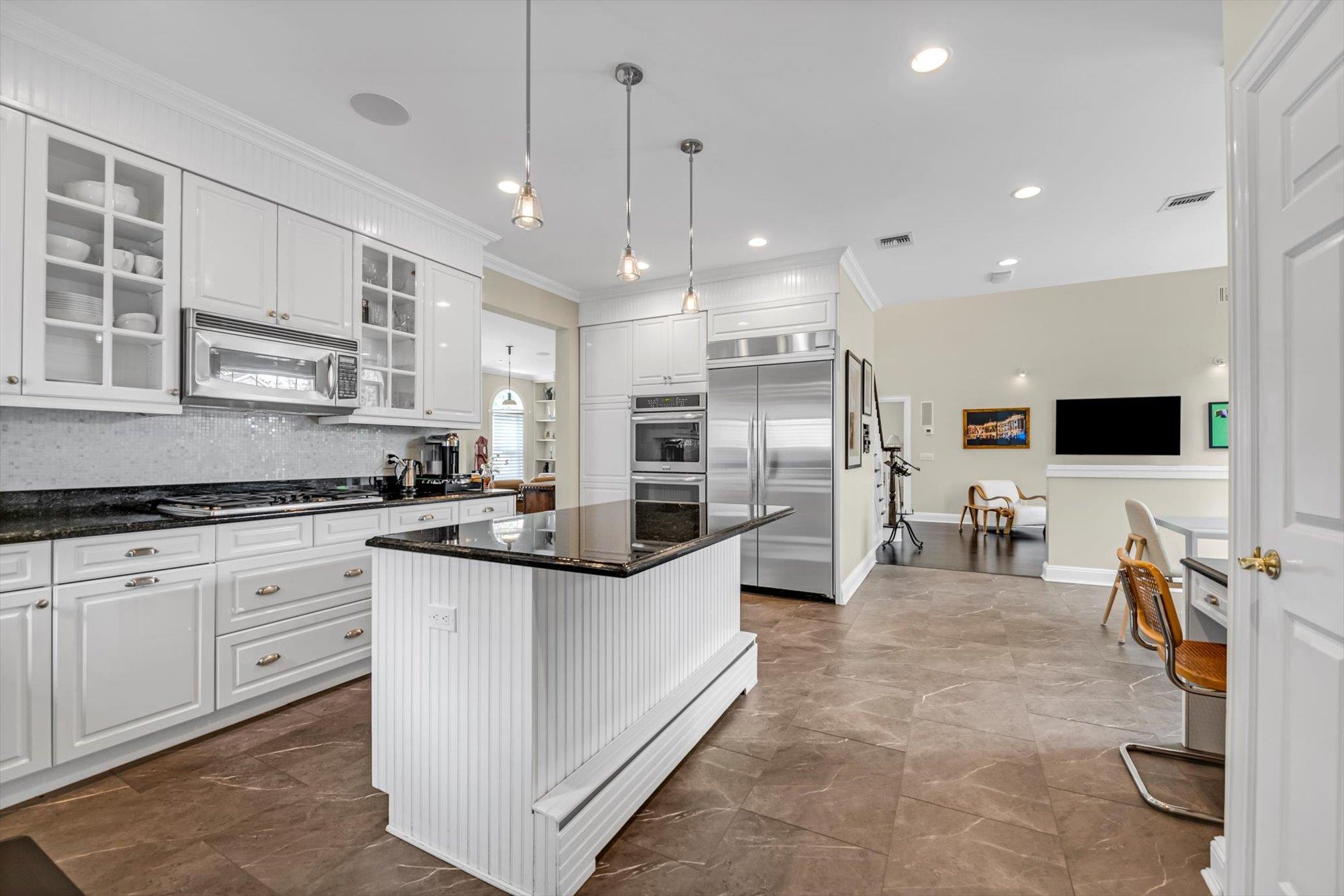 #11 photo, 155 Eagle Crest, Port Washington , NY 11050