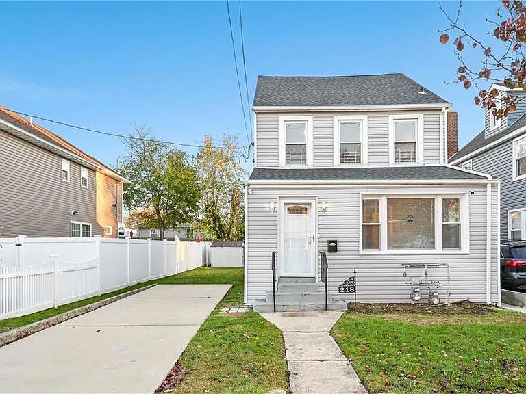 #1 photo, 218 Princeton Street, 長島 Hempstead , NY 11550