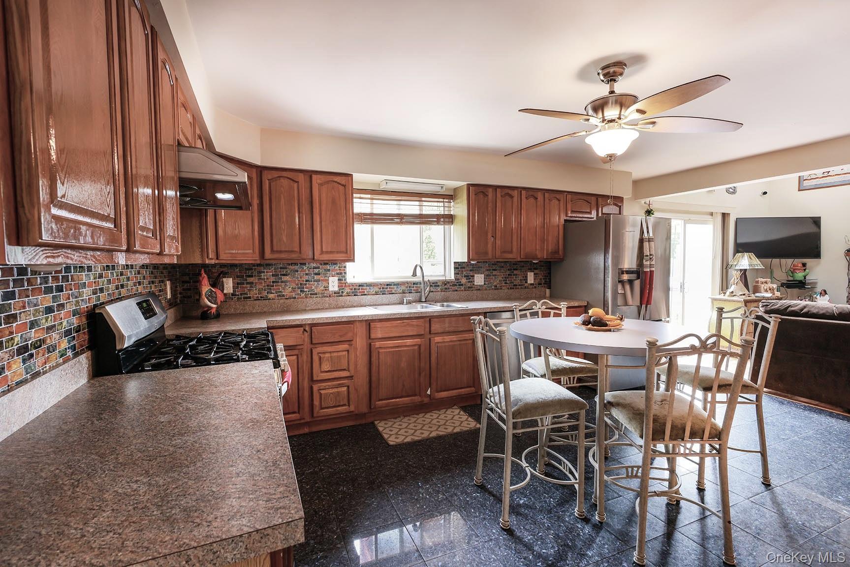 #6 photo, 42 Adobe Drive, Shirley , NY 11967