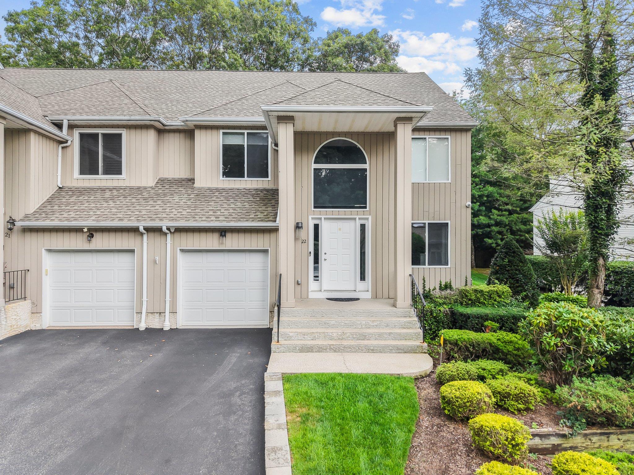 #1 photo, 22 Stone Gate Court, 東長島 史密斯敦 Smithtown , NY 11787