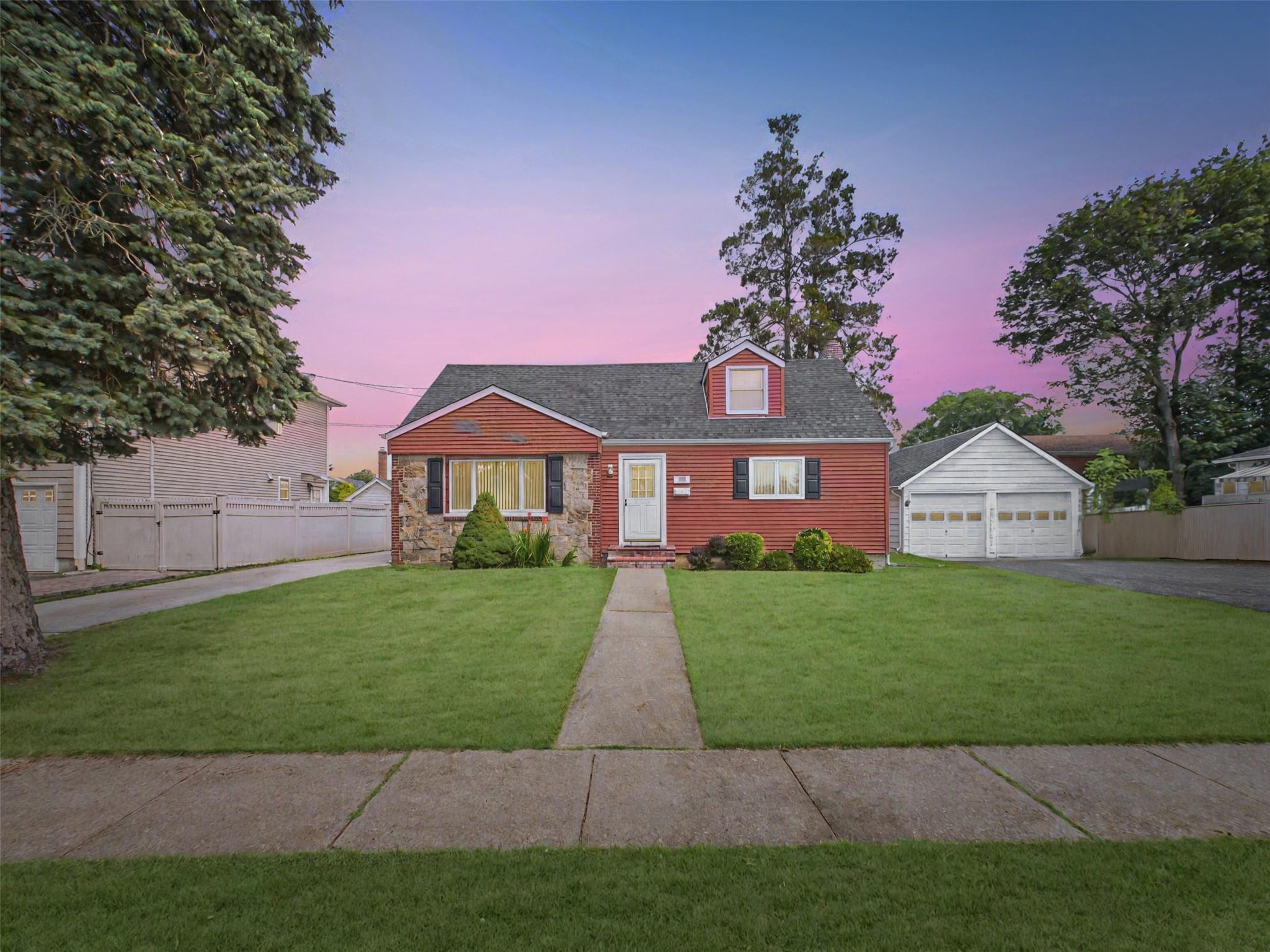 #1 photo, 122 6th Street, 長島 Hicksville , NY 11801