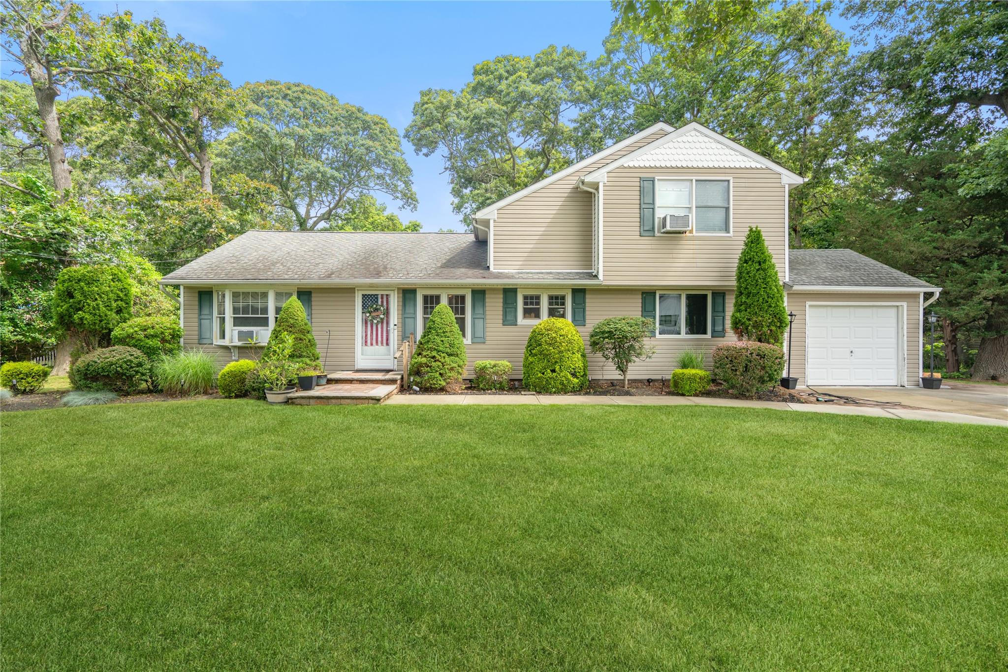 #1 photo, 3 Lilly Court, 東長島 Moriches , NY 11955