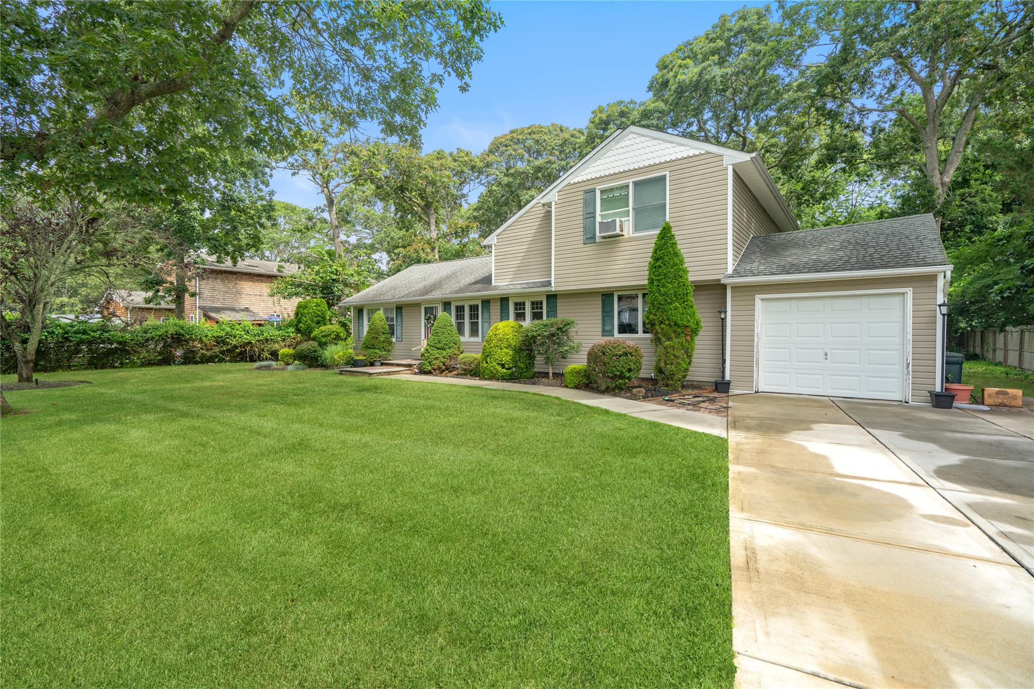 #3 photo, 3 Lilly Court, サフォーク郡 Moriches , NY 11955