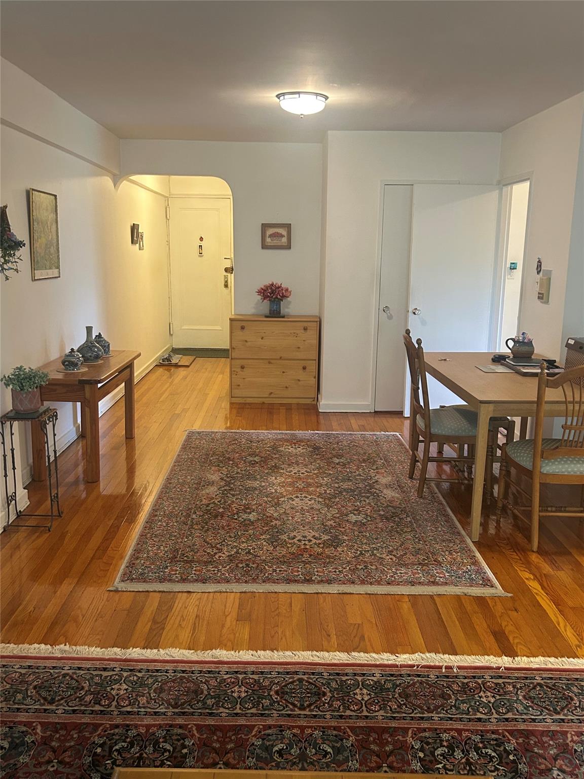 #3 photo, 72-61 113th Street, クイーンズ区 Forest Hills , NY 11375