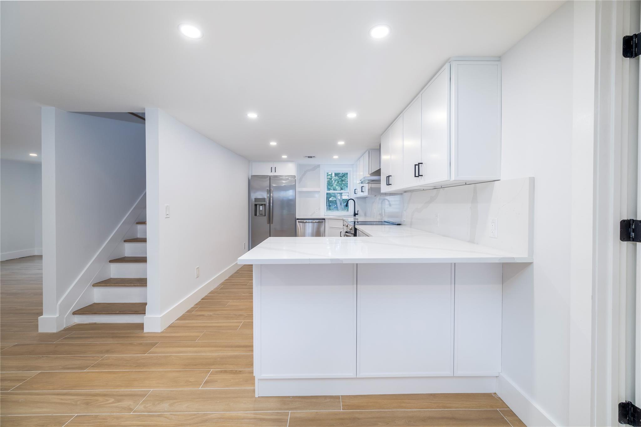 #10 photo, 62 Central Avenue, サフォーク郡 Amityville , NY 11701