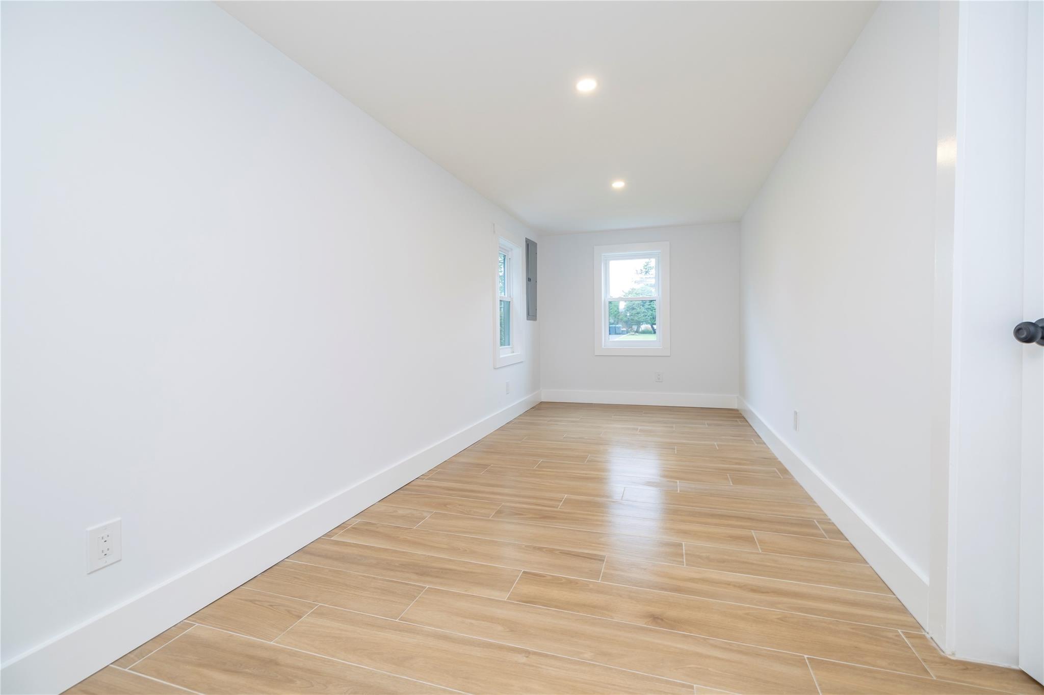 #13 photo, 62 Central Avenue, サフォーク郡 Amityville , NY 11701