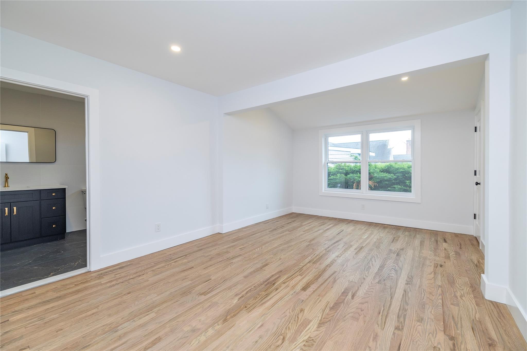 #16 photo, 62 Central Avenue, サフォーク郡 Amityville , NY 11701