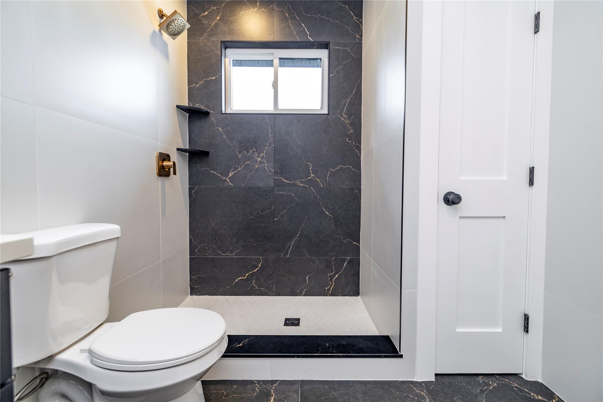 #18 photo, 62 Central Avenue, サフォーク郡 Amityville , NY 11701