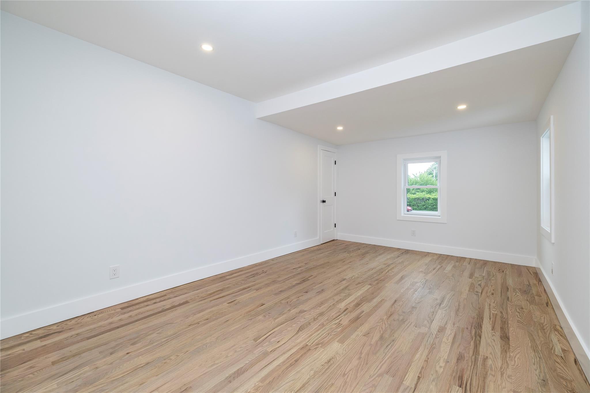 #20 photo, 62 Central Avenue, サフォーク郡 Amityville , NY 11701