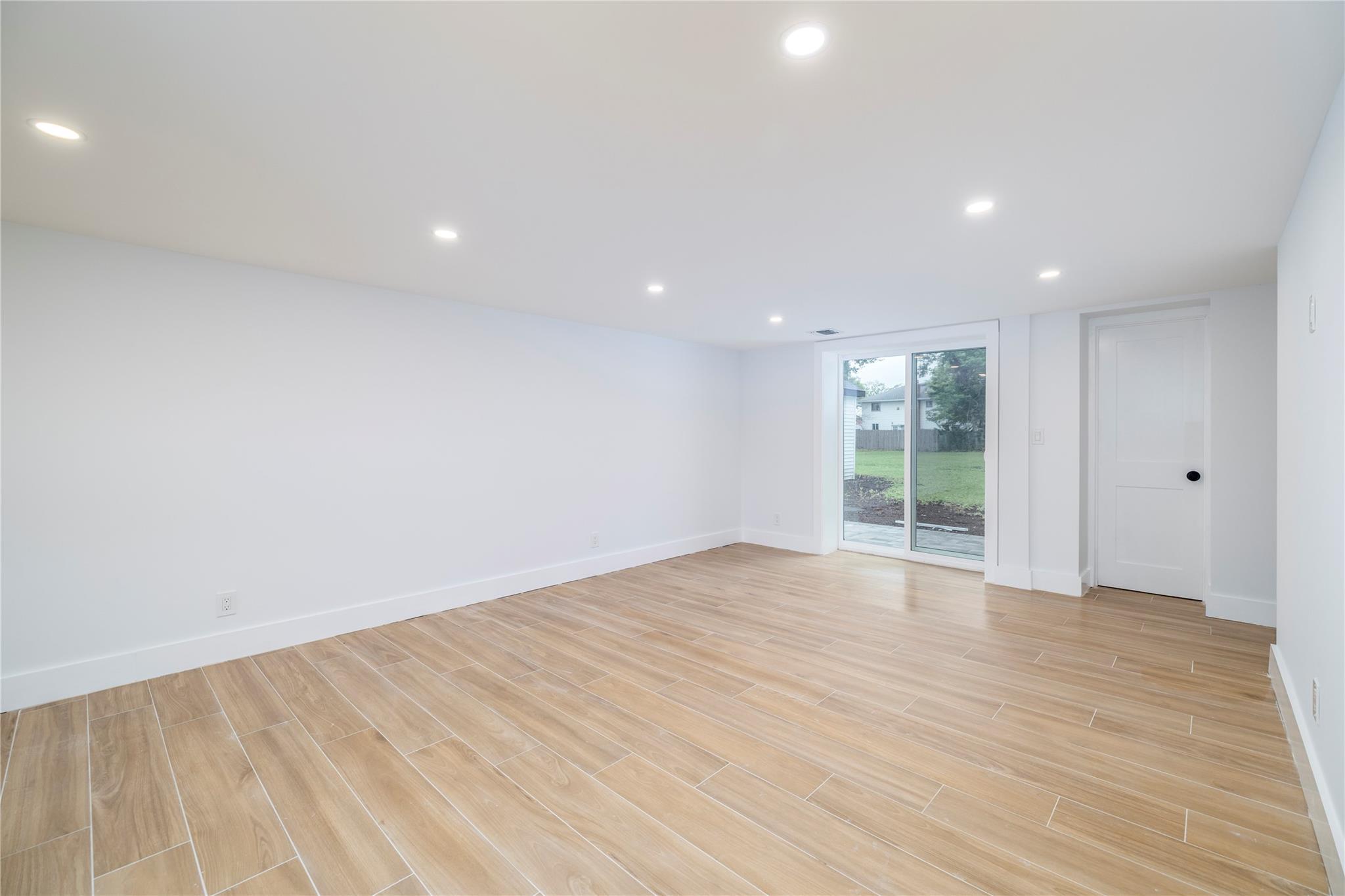 #5 photo, 62 Central Avenue, サフォーク郡 Amityville , NY 11701