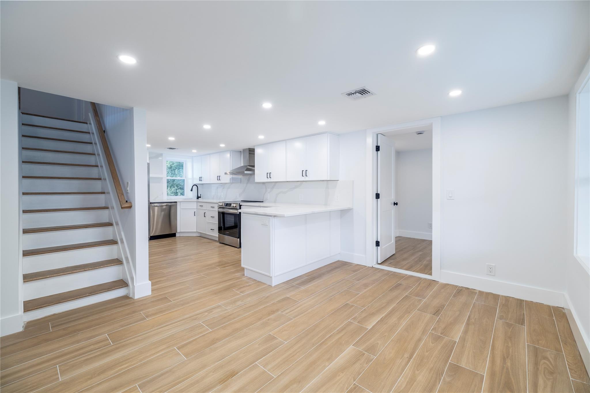 #9 photo, 62 Central Avenue, サフォーク郡 Amityville , NY 11701