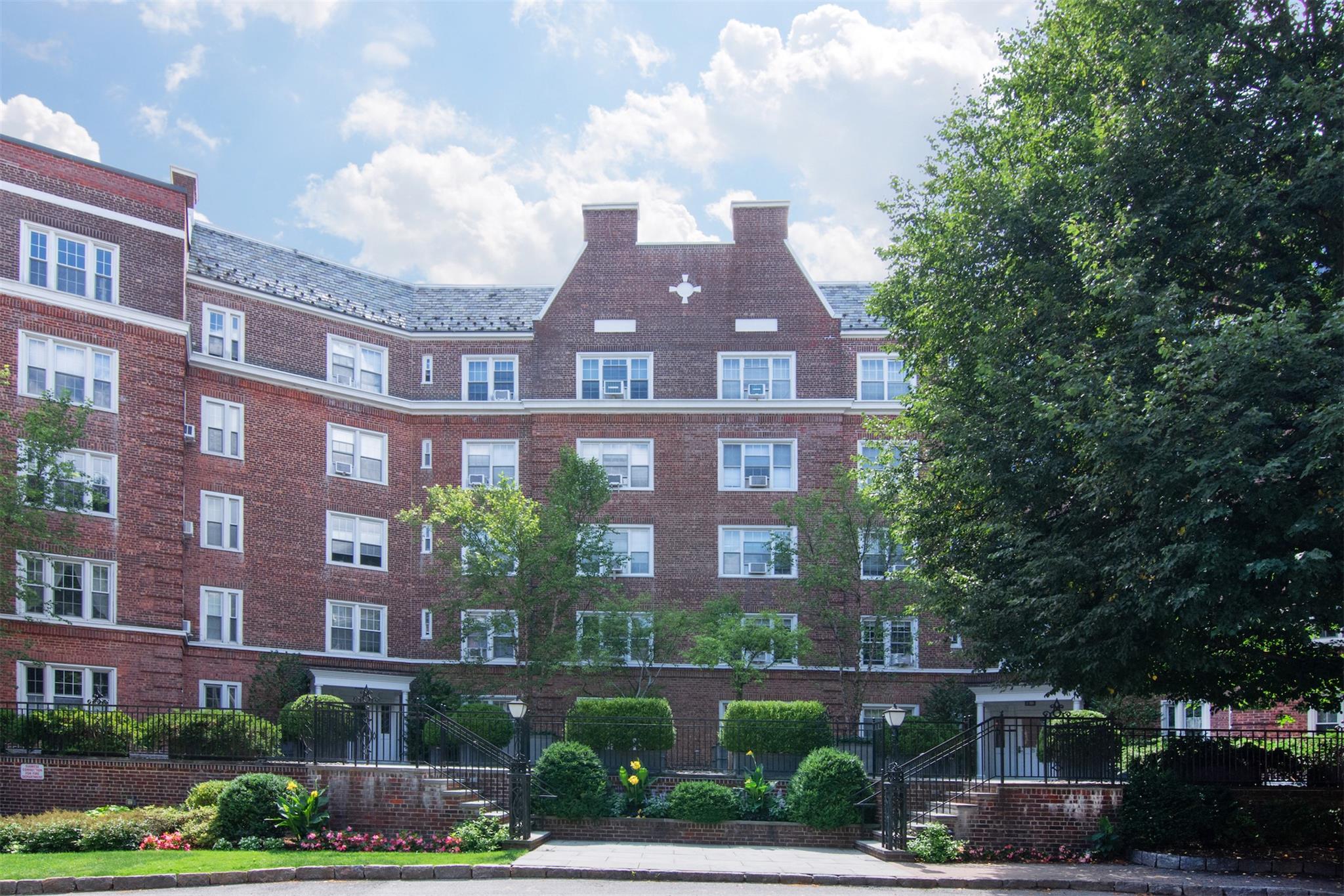 #1 photo, 6 Midland Gardens, 布朗士 Bronxville , NY 10708