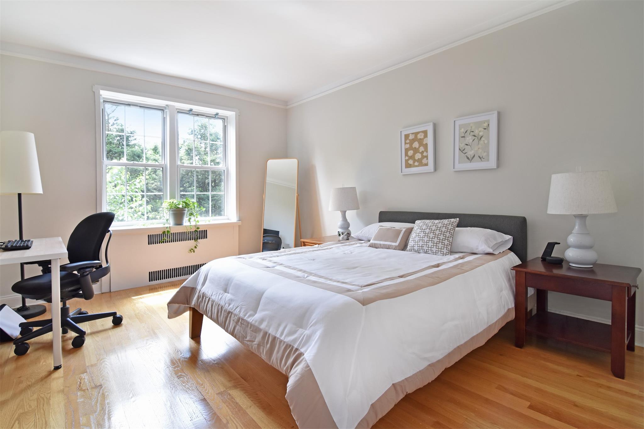 #11 photo, 6 Midland Gardens, Bronxville , NY 10708