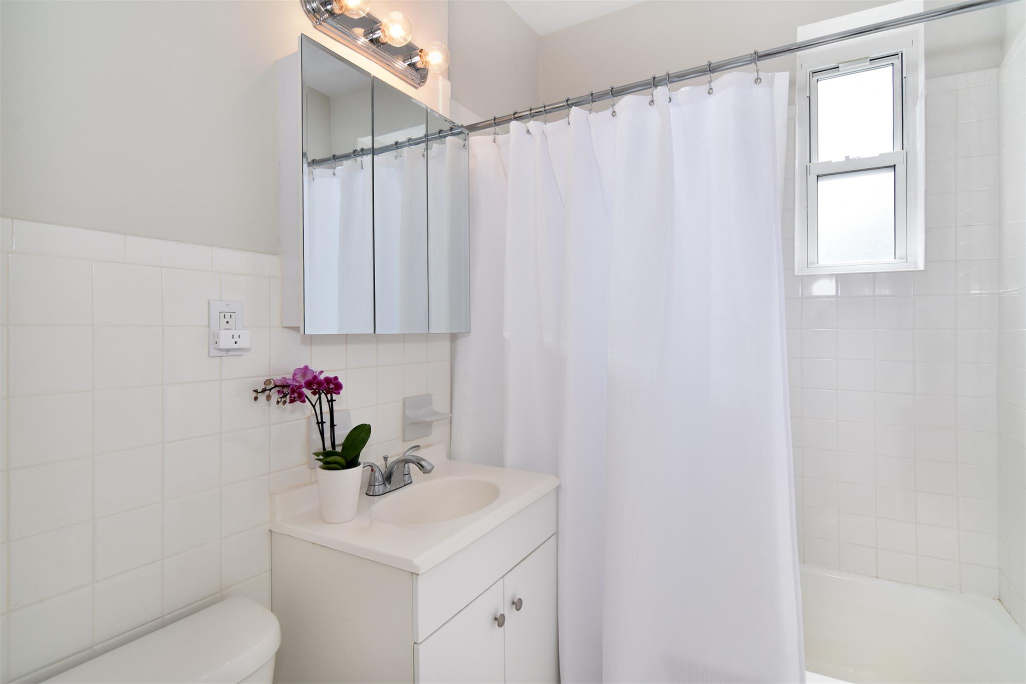 #12 photo, 6 Midland Gardens, Bronxville , NY 10708