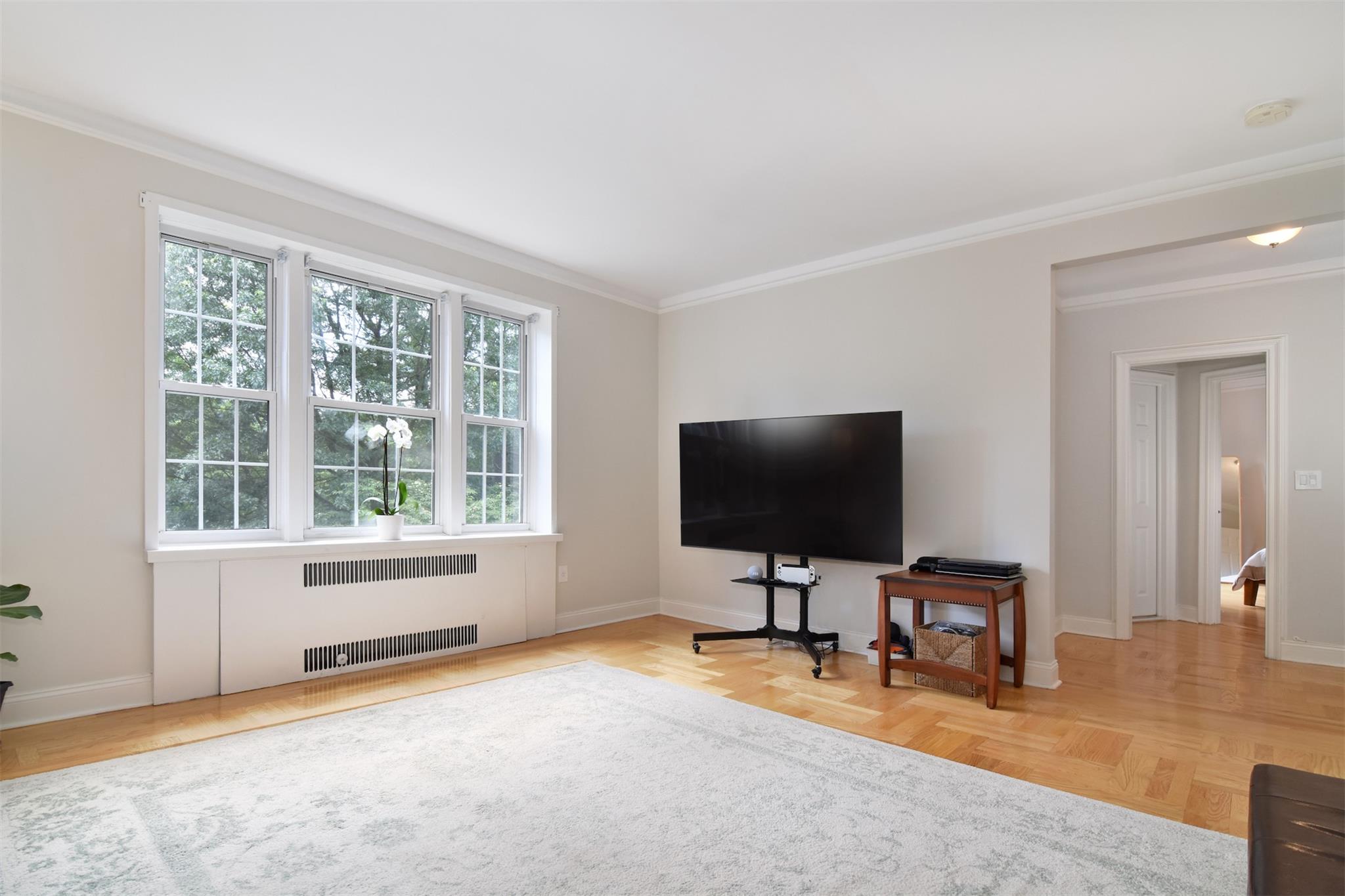 #2 photo, 6 Midland Gardens, Bronxville , NY 10708