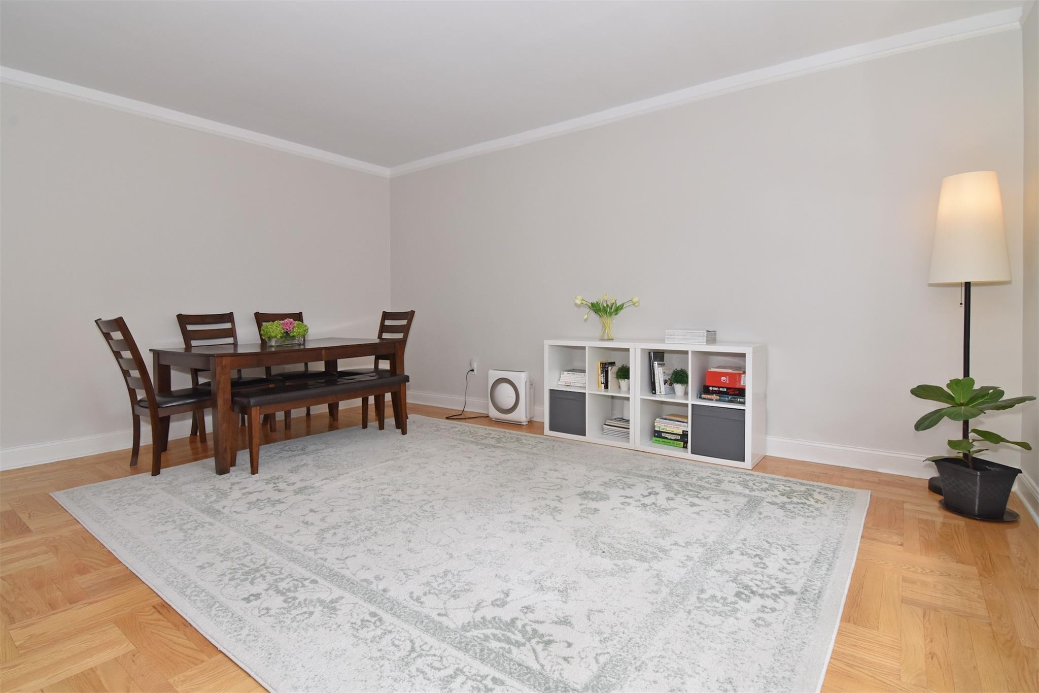 #4 photo, 6 Midland Gardens, Bronxville , NY 10708