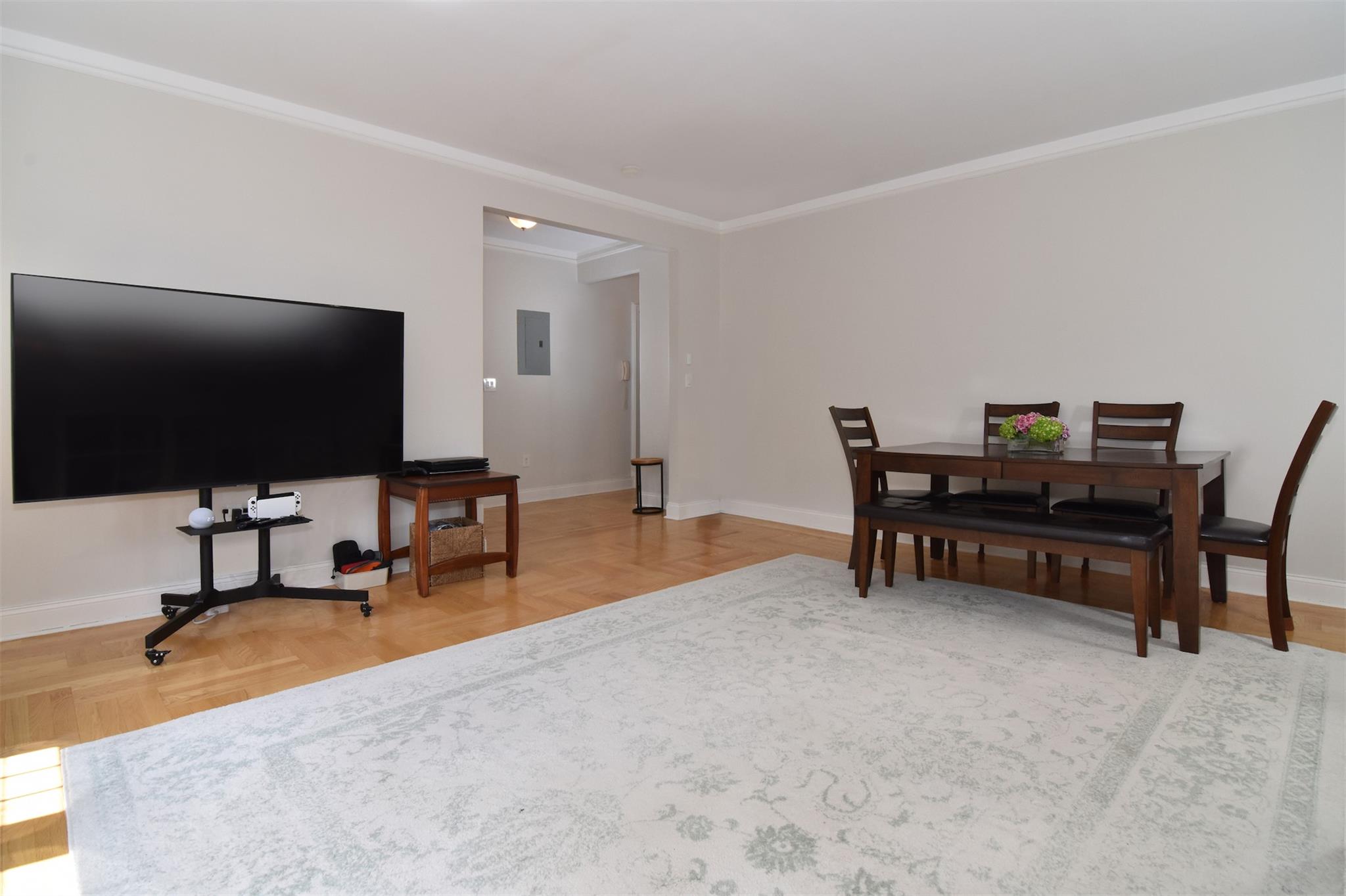 #5 photo, 6 Midland Gardens, Bronxville , NY 10708