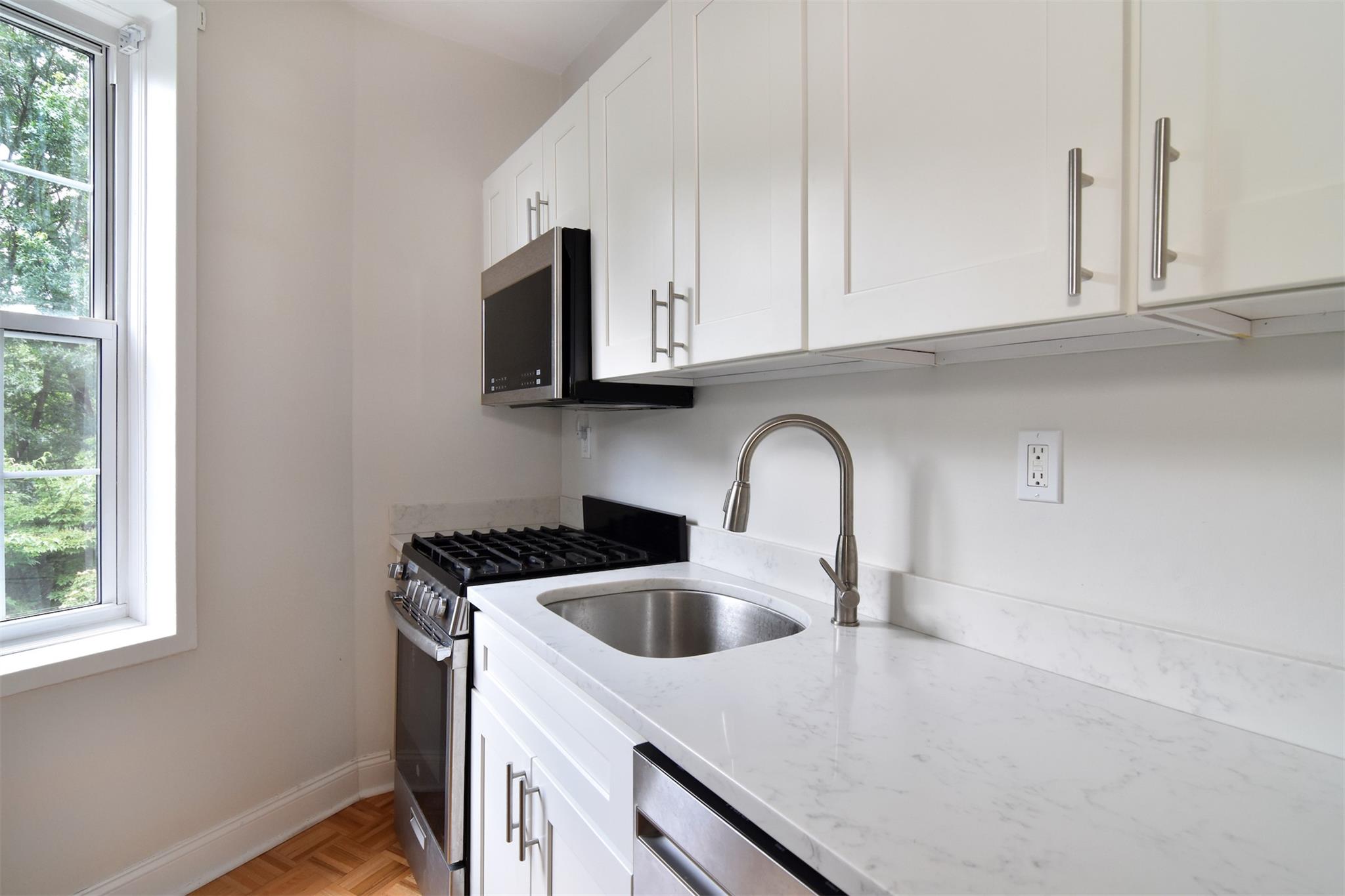 #7 photo, 6 Midland Gardens, Bronxville , NY 10708