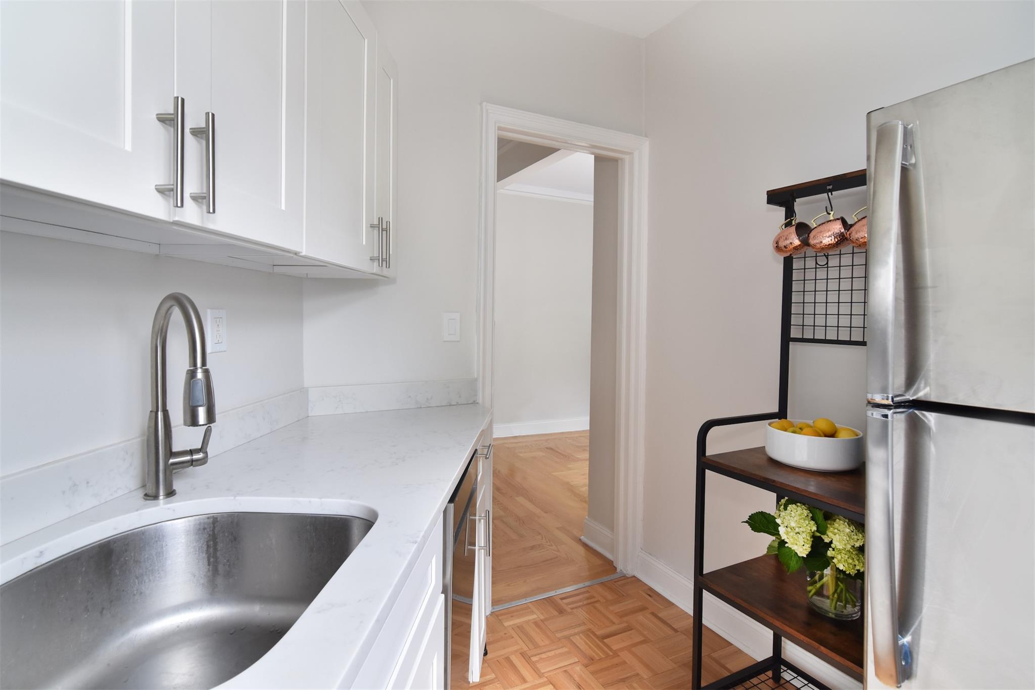 #8 photo, 6 Midland Gardens, Bronxville , NY 10708