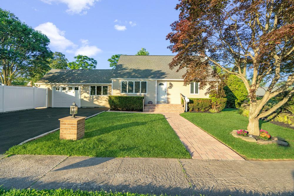 #1 photo, 493 17th Street, سوفولك West Babylon , NY 11704