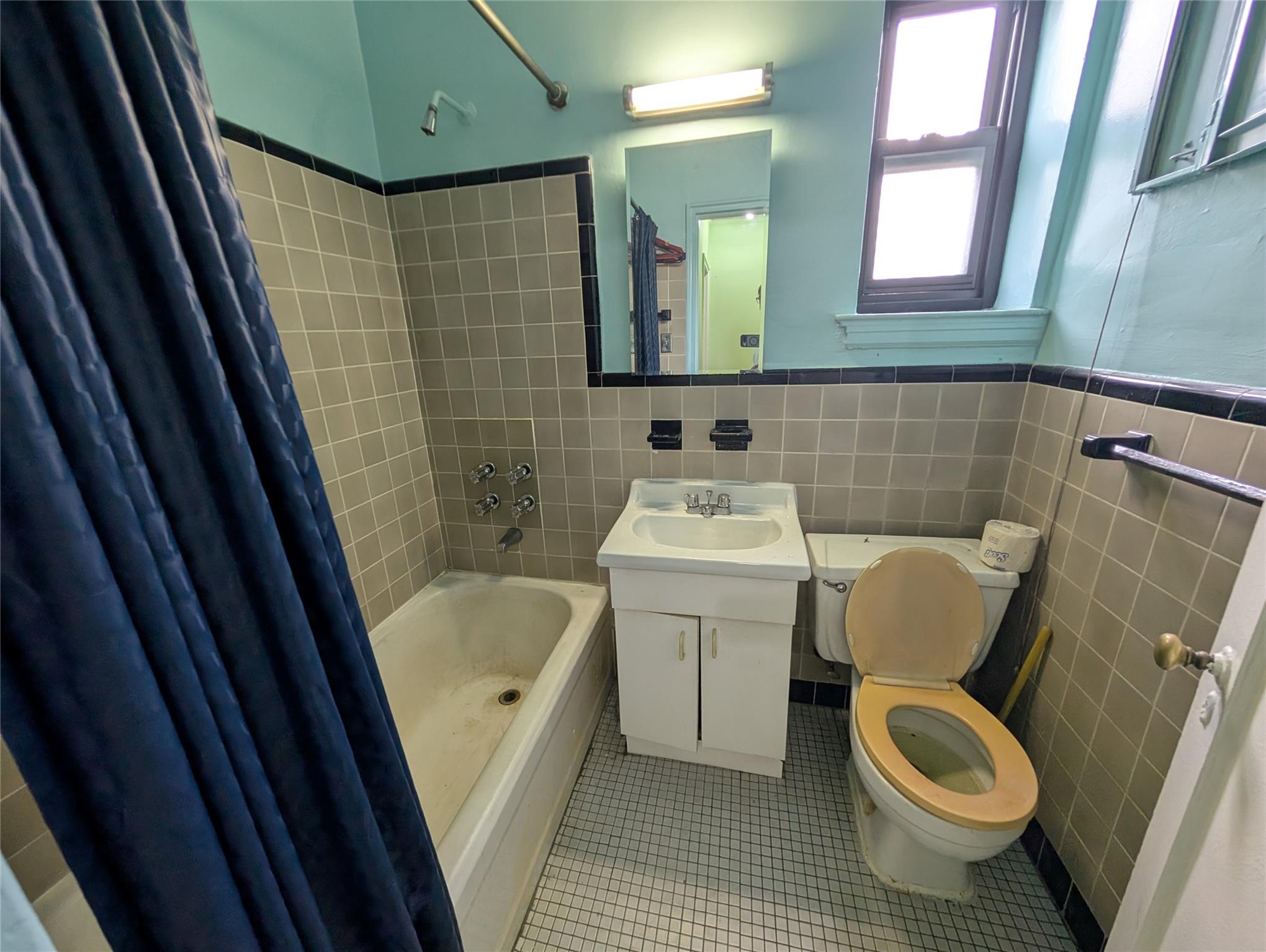 #3 photo, 21-16 77 Street 2nd Floor, Astoria , NY 11370