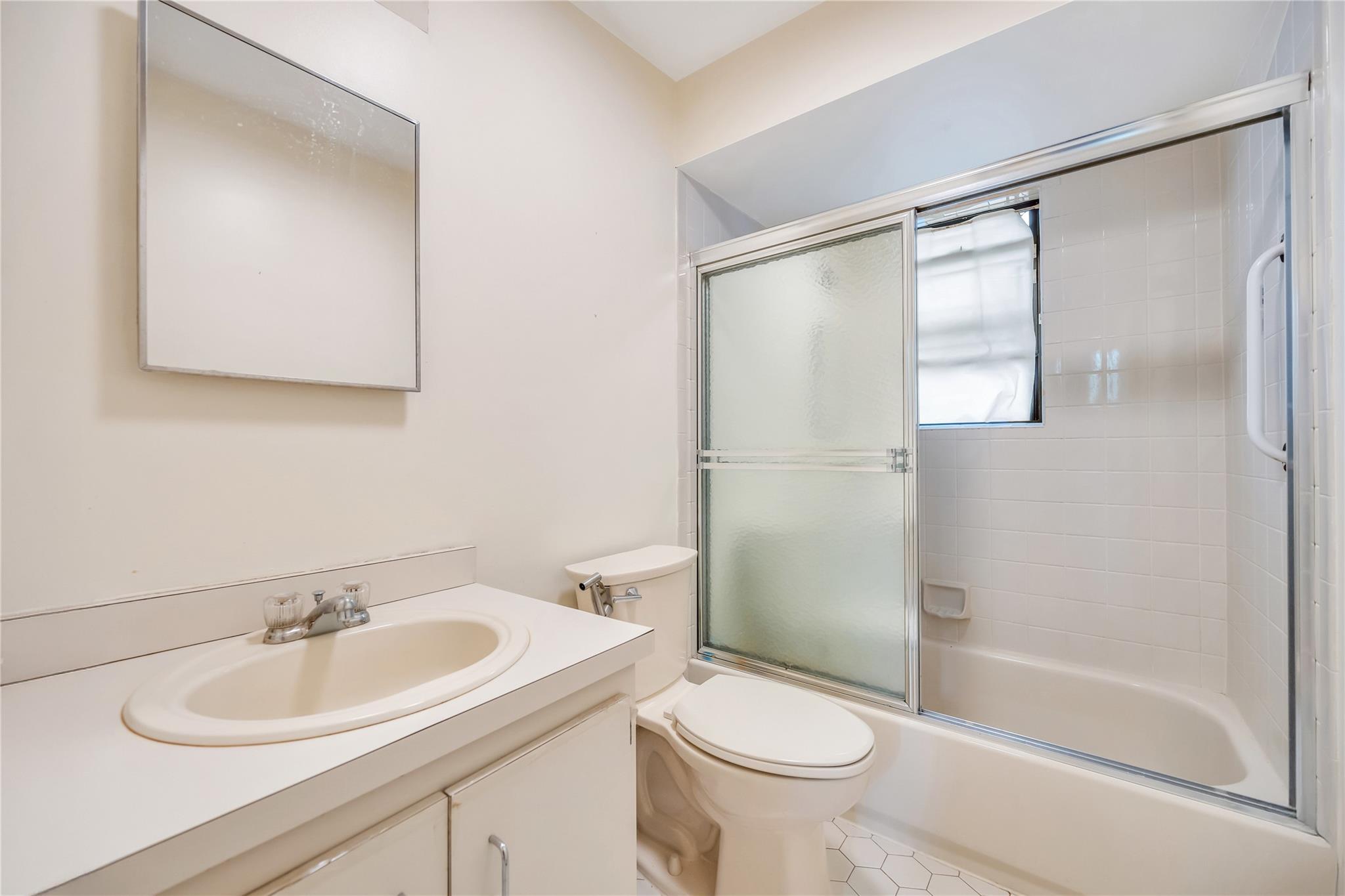 #10 photo, 5 Tomes Avenue, ナッソー郡 Farmingdale , NY 11735