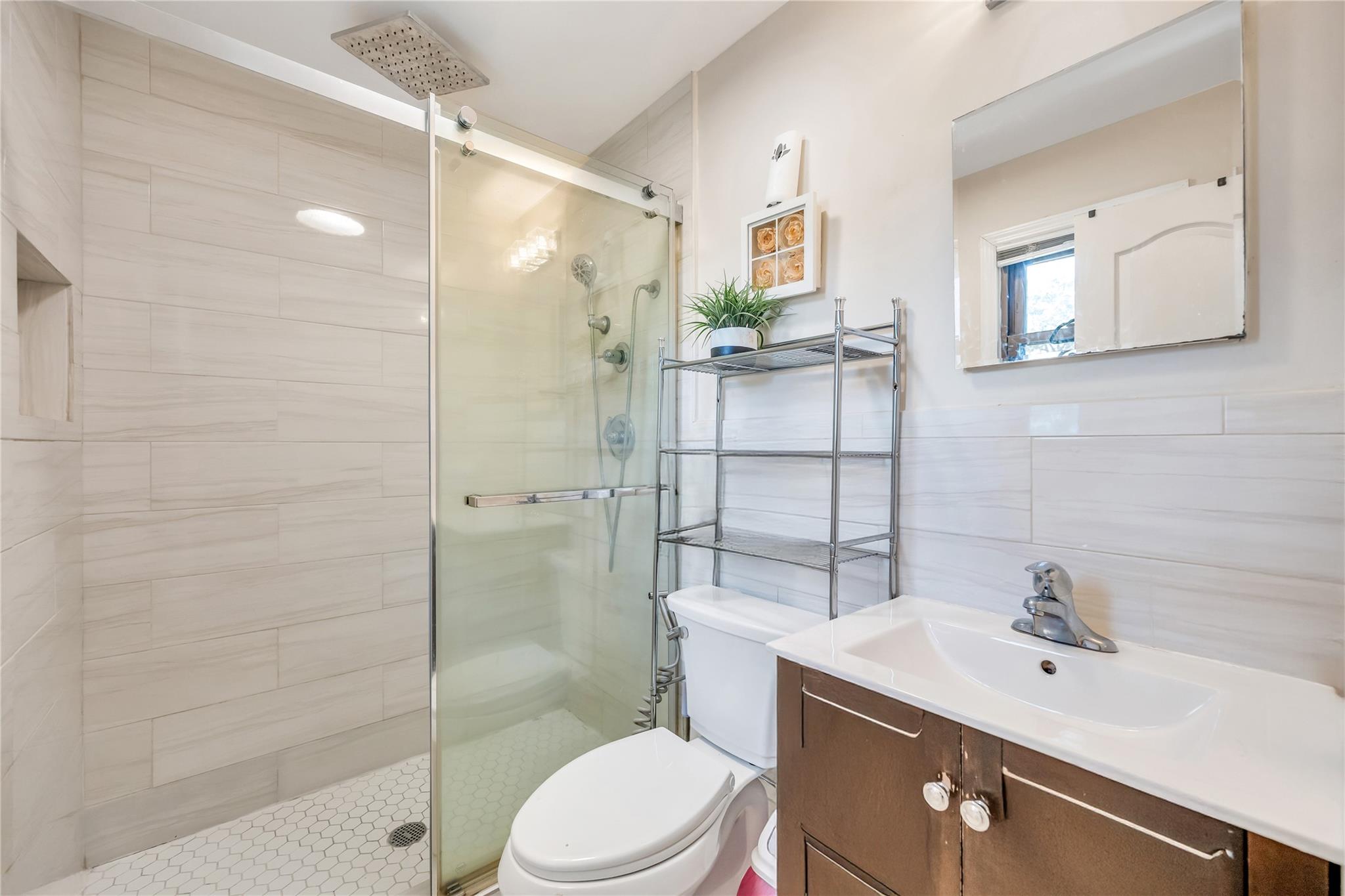 #14 photo, 5 Tomes Avenue, ナッソー郡 Farmingdale , NY 11735