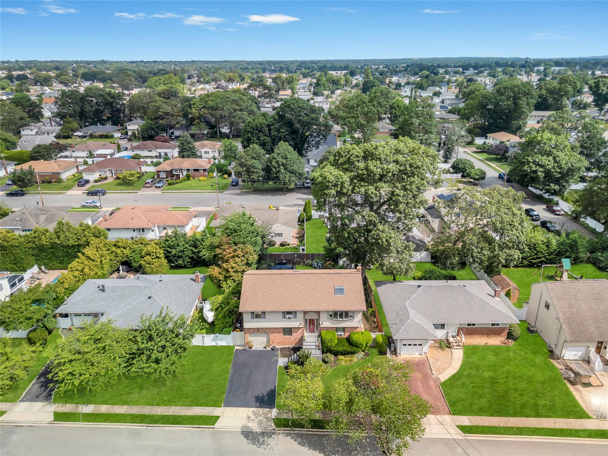 #2 photo, 5 Tomes Avenue, ナッソー郡 Farmingdale , NY 11735